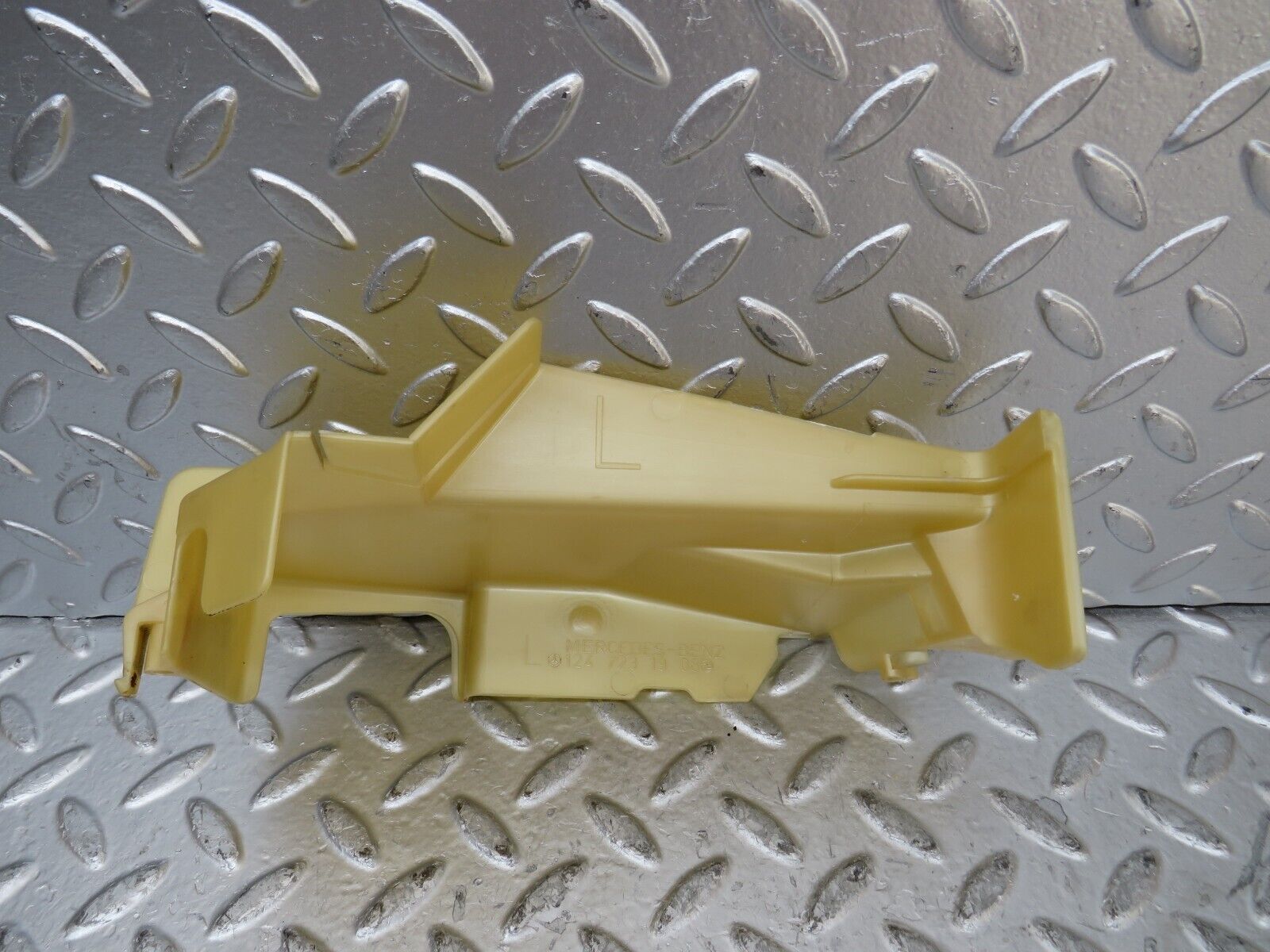 26390 Mercedes-Benz C124 220CE Left Door Lock Mechanism Cover 1247231908
