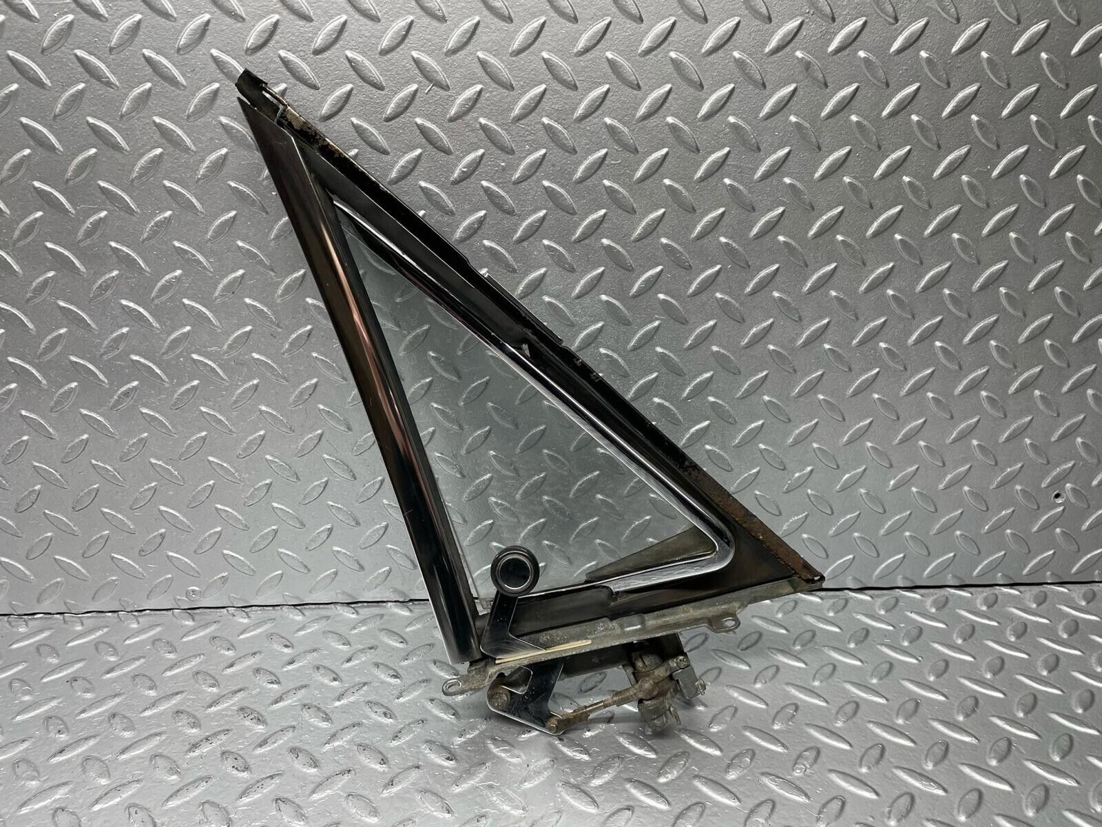 40521 Mercedes-Benz W108 Front Left Quarter Window