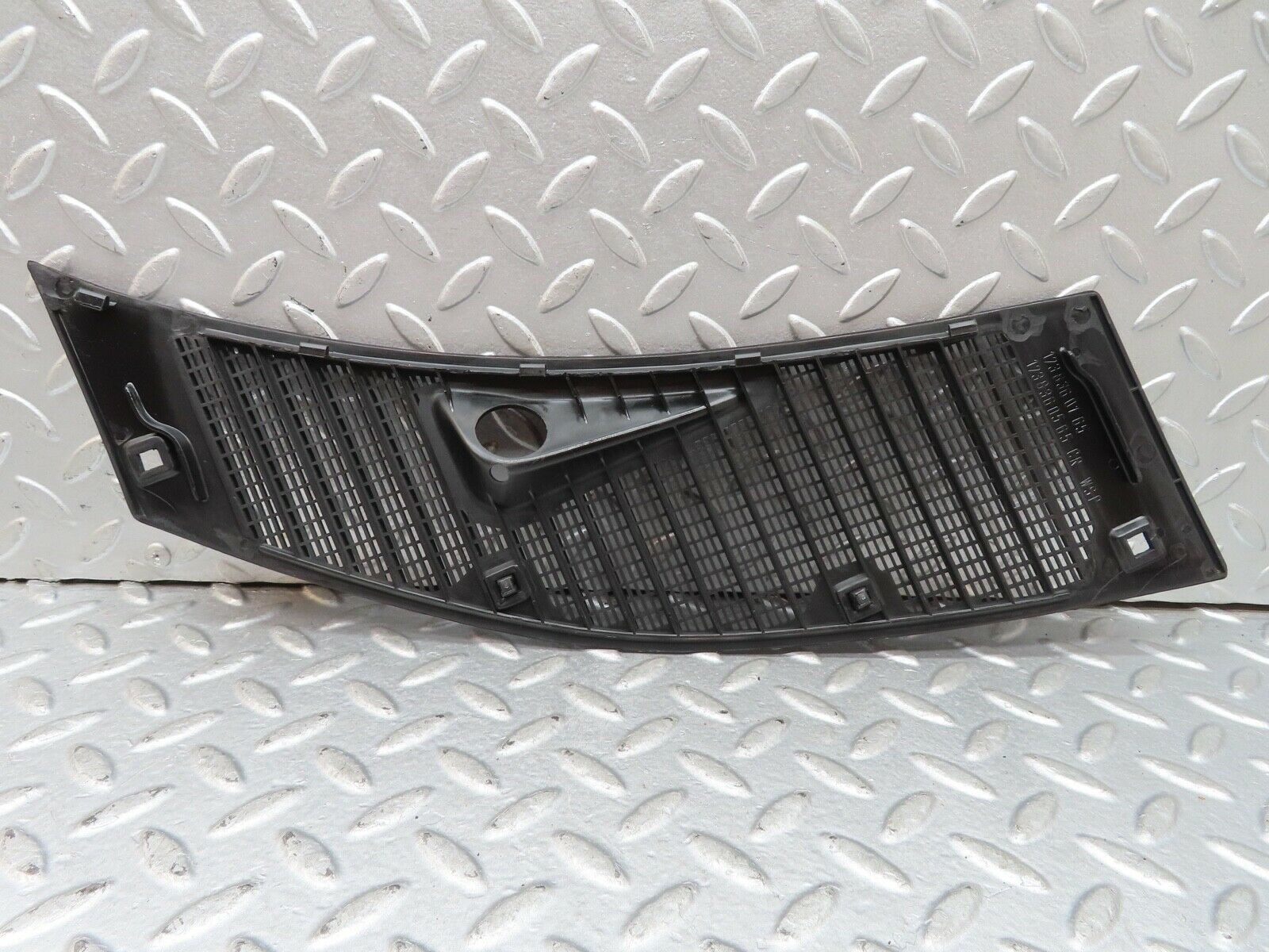 19049 Mercedes-Benz W123 300D Air Intake Grill Left LHD 1238360165