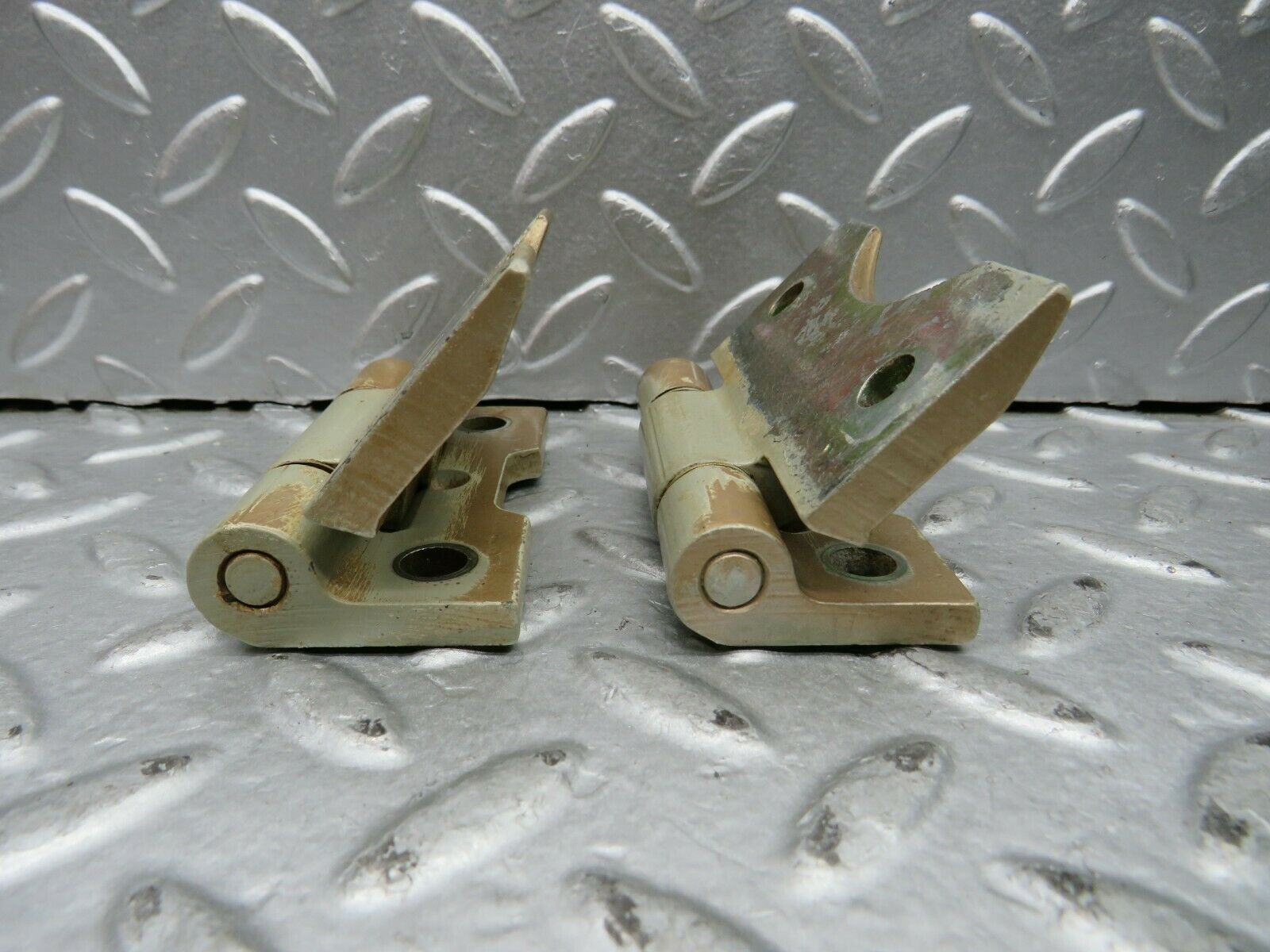 21962 Mercedes-Benz S123 280TE Wagon Door Hinges Pair 1237200037