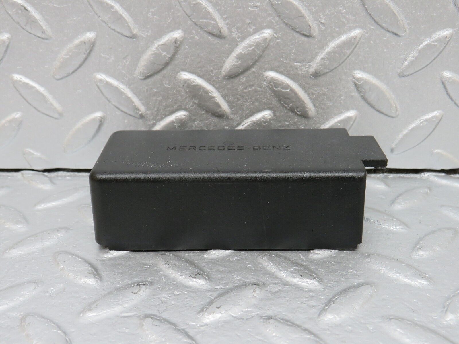 40669 Mercedes-Benz W123 300D Glow Plug Relay Cover 0005454245 3330591371
