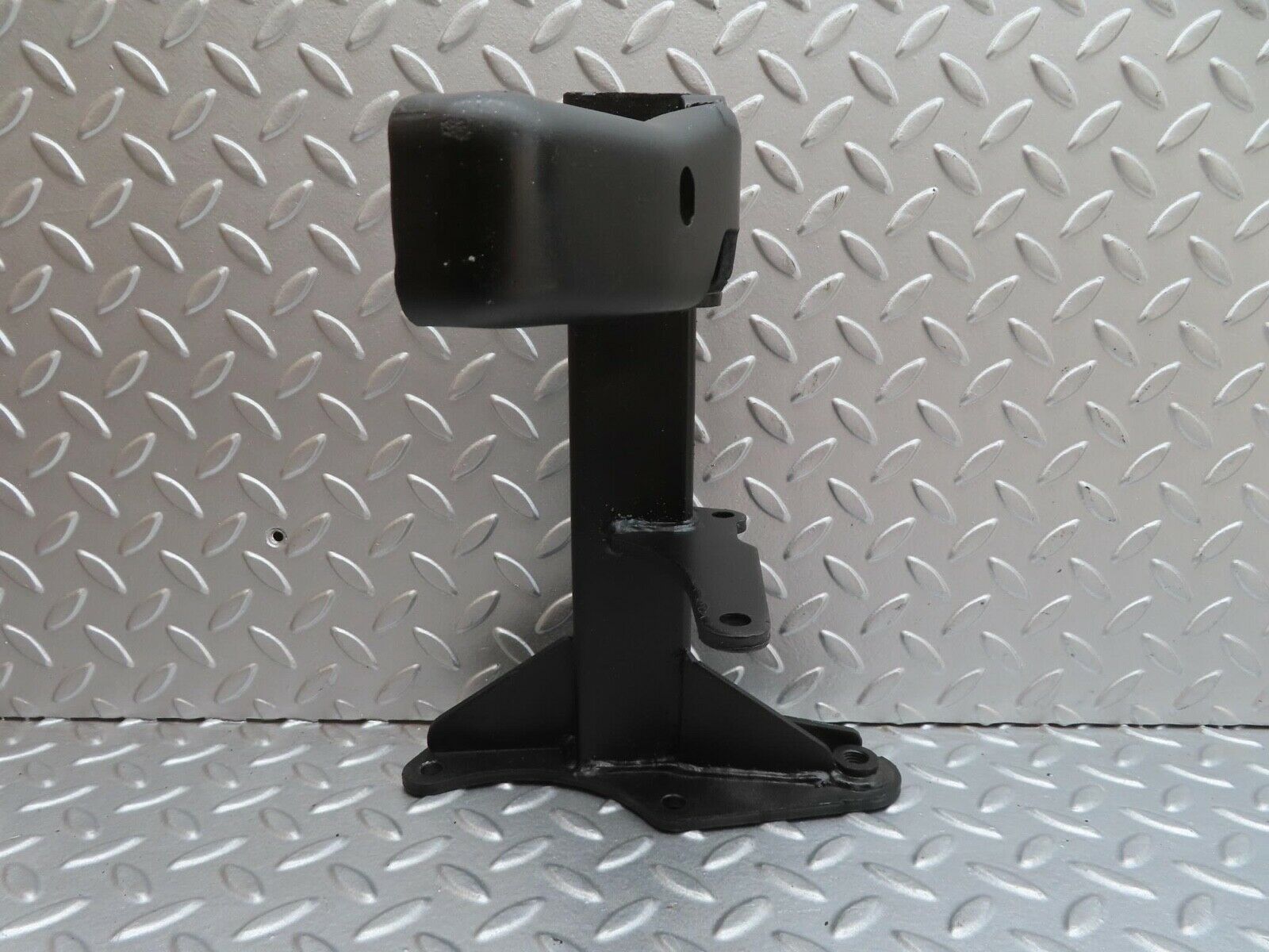 13717 Mercedes-Benz R107 450SL Air Condition Compressor Mount Bracket