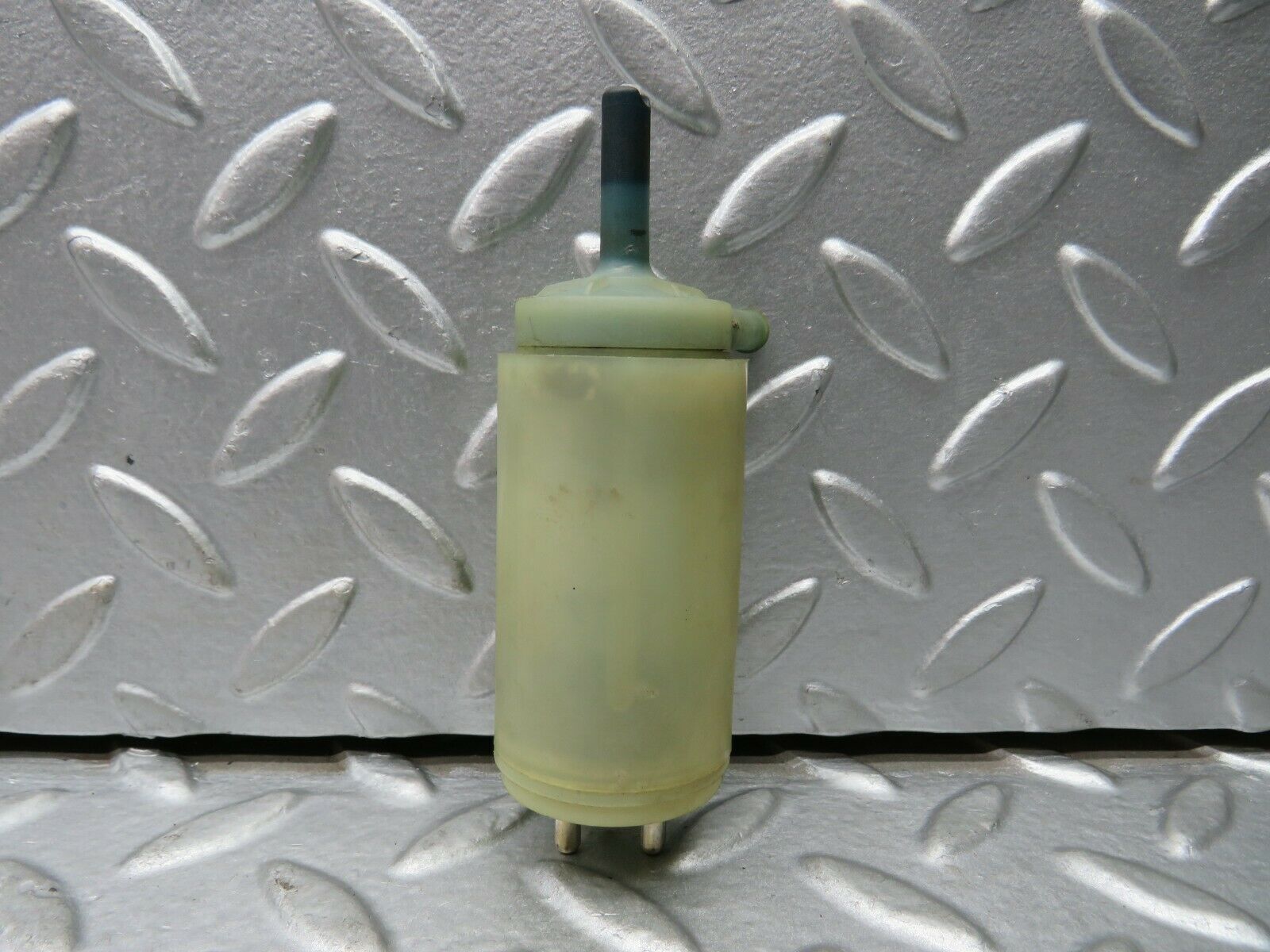 22143 Mercedes-Benz S123 280TE Wagon Windscreen Washer Pump