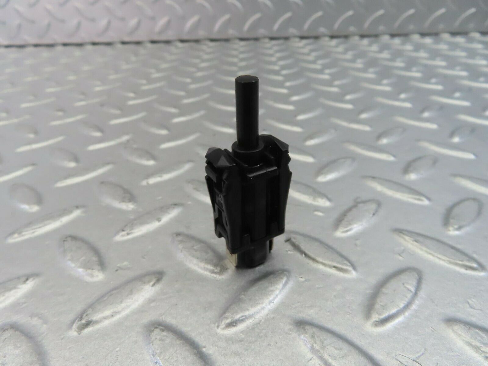 10735 Mercedes-Benz W123 230E Door Contact Switch 0015458714