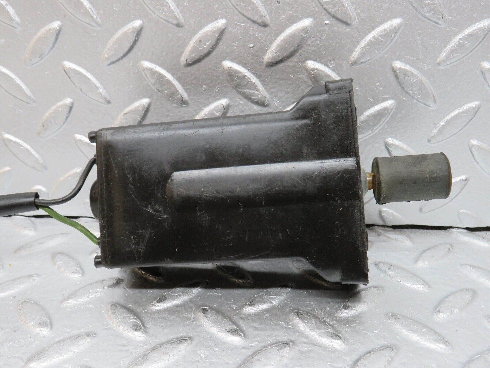 32256 Mercedes-Benz C107 350SLC Coupe Coupe Sunroof Motor Bosch 0130830001