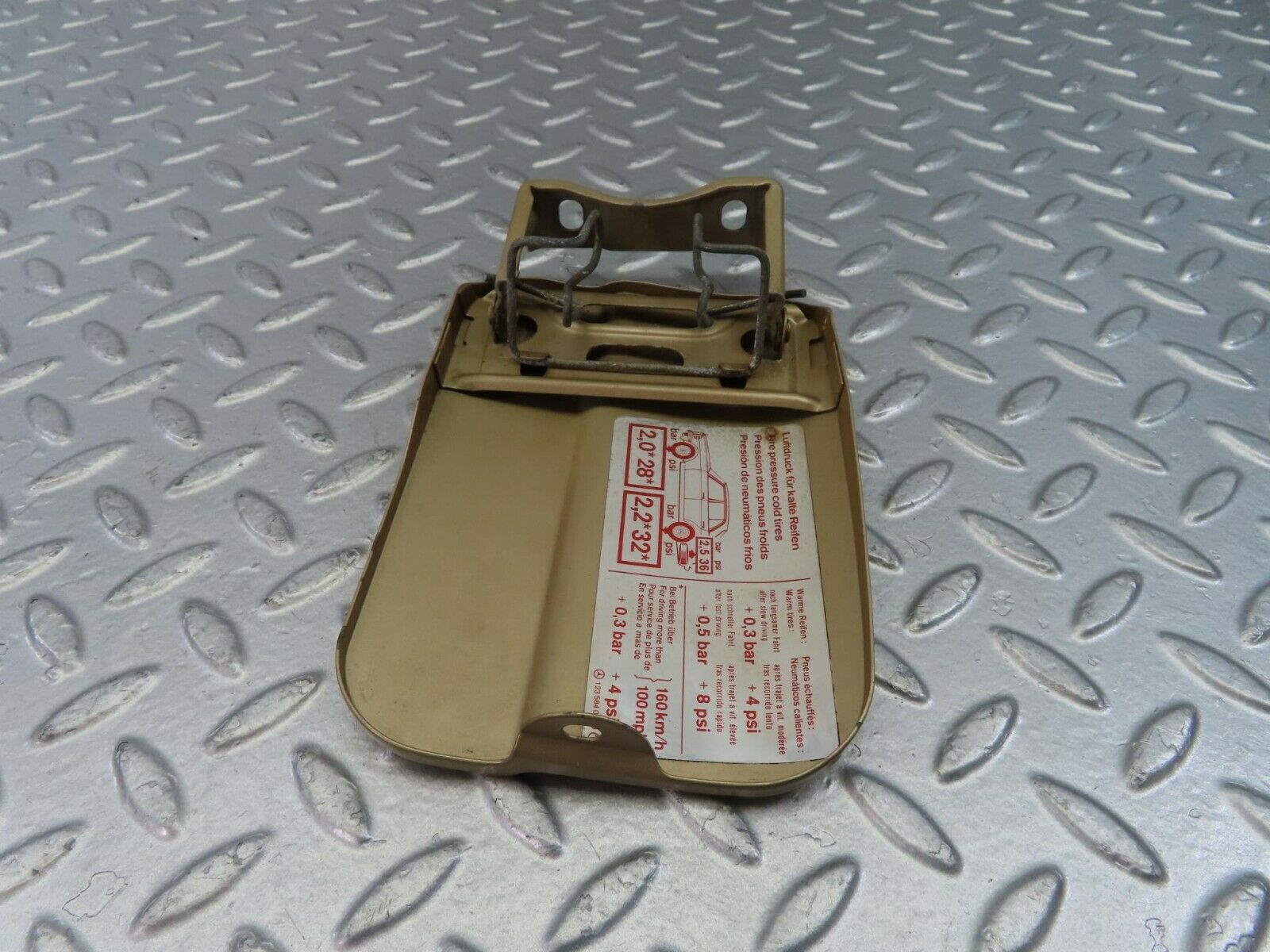 10797 Mercedes-Benz W123 230E Fuel Tank Flap Cap 1235840039