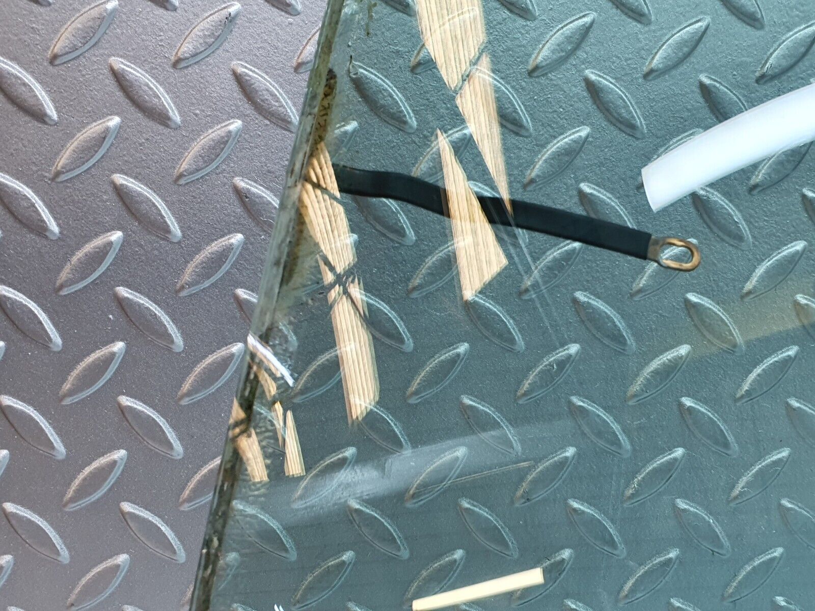 41260 Mercedes-Benz W126 300SE Rear Heated Windscreen Glass