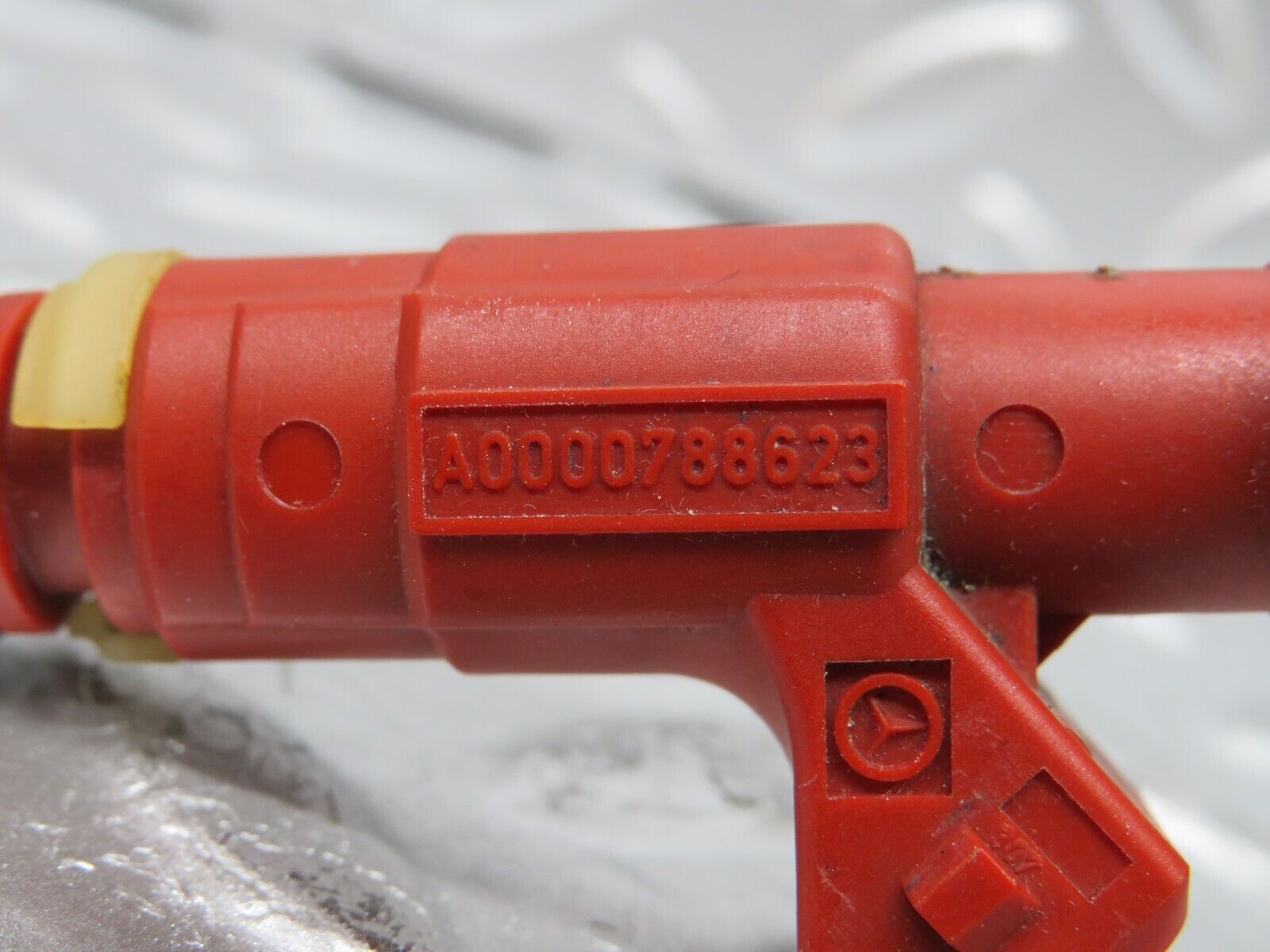 24912 Mercedes-Benz W140 S320 Fuel Injector Bosch 0000788623