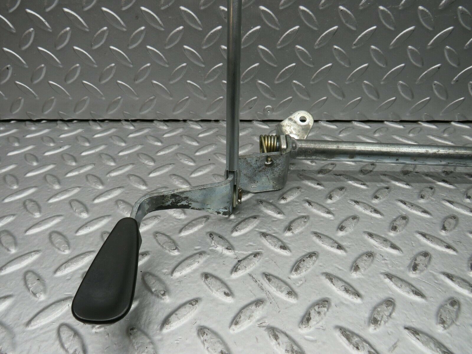 22027 Mercedes-Benz S123 280TE Rear Seat Backrest Locking Mechanism Right Side