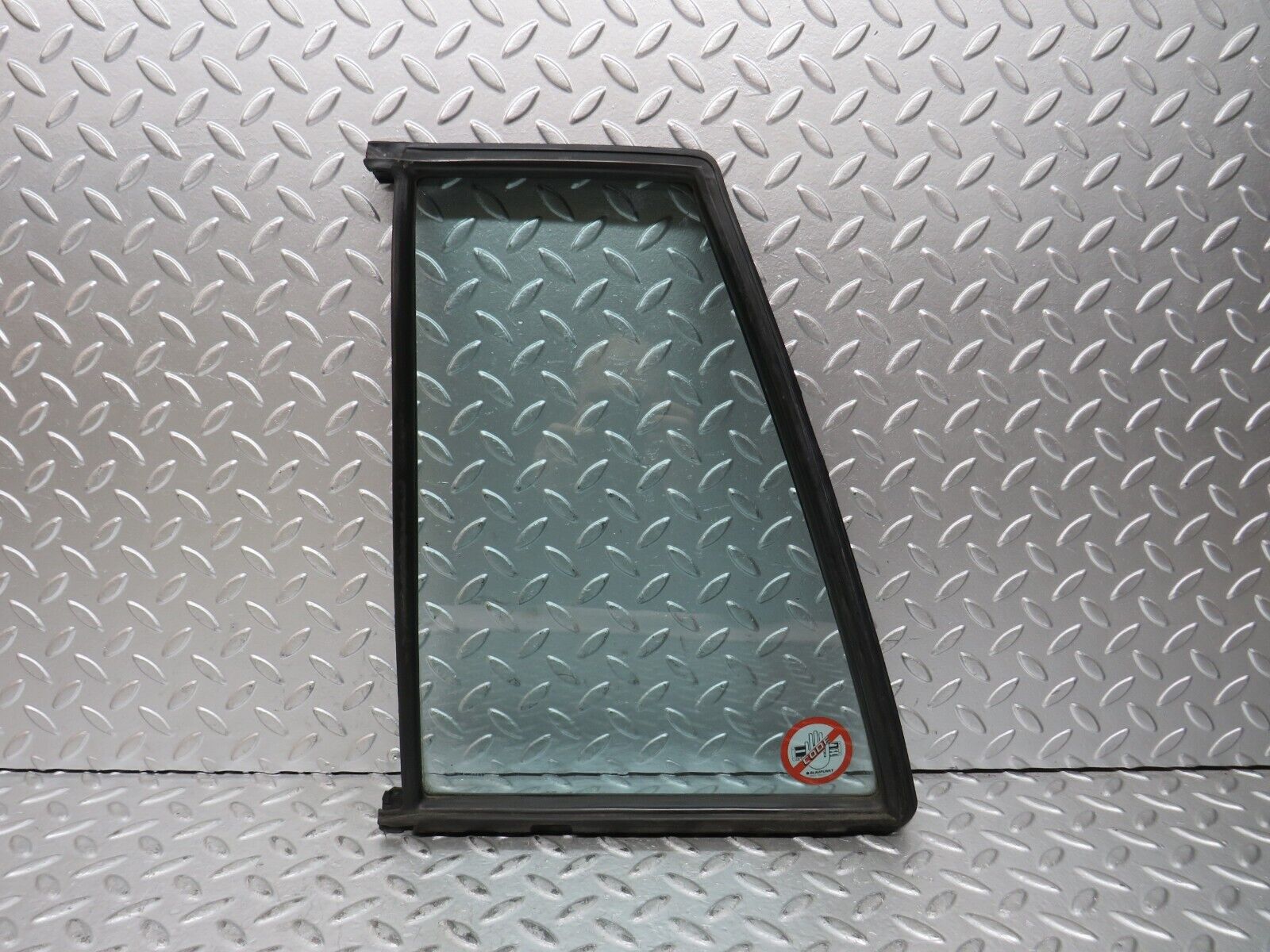 28527 Mercedes-Benz S123 240D Wagon Rear Left Quarter Glass