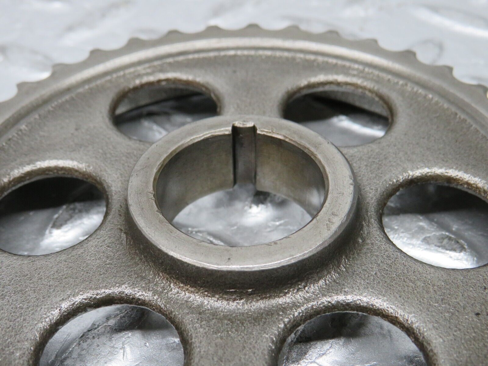 0272 Mercedes-Benz W123 220D Camshaft Timing Gear 1210520201