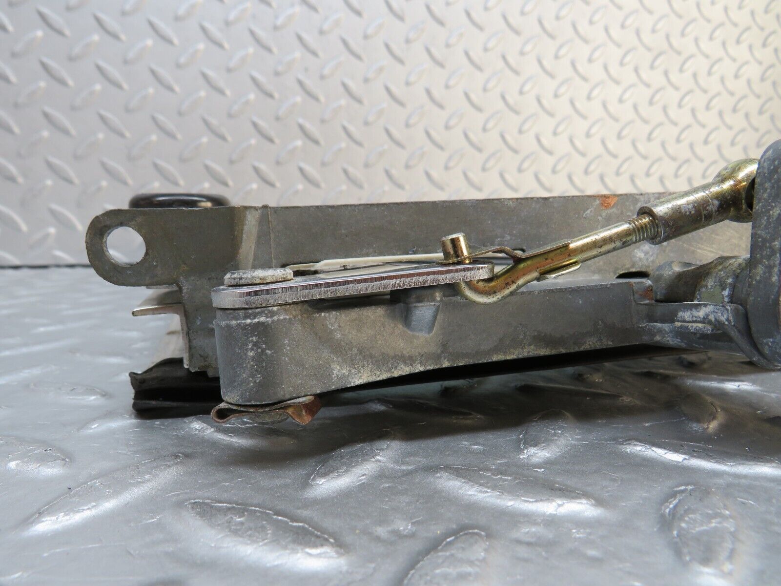 37518 Mercedes-Benz W109 300SEL Front Left Quarter Window Glass