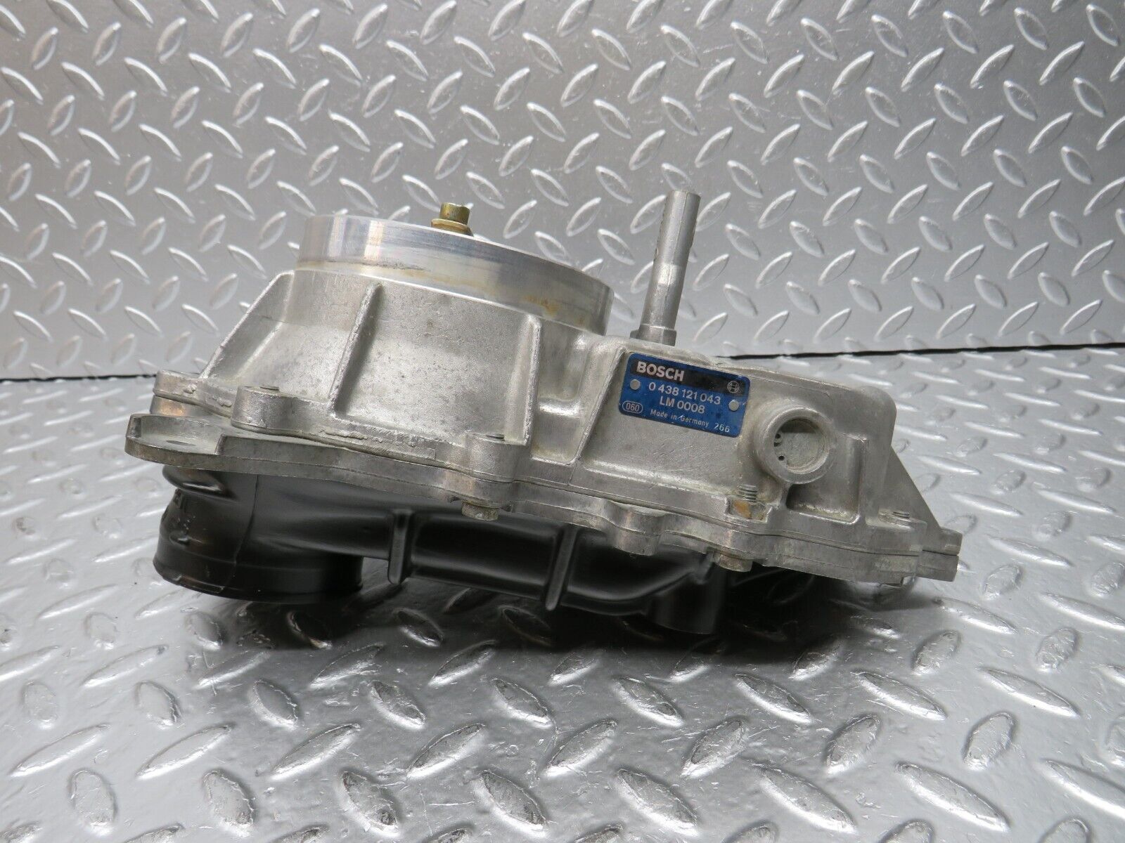 30458 Mercedes-Benz W124 230E Air Flow Mass Meter Sensor Bosch 0438121043