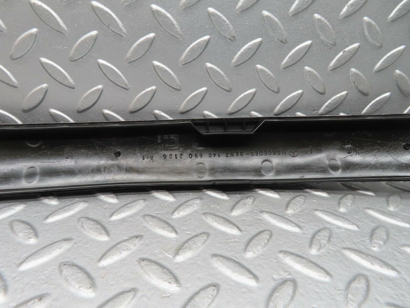 14990 Mercedes-Benz W140 S320 C Pillar Side Cover Left Side 1406902126