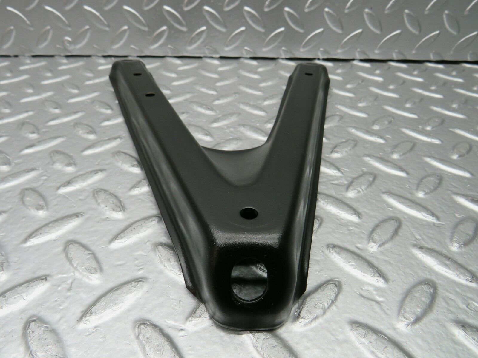22575 Mercedes-Benz C124 E220 Coupe Air Intake Manifold Bracket