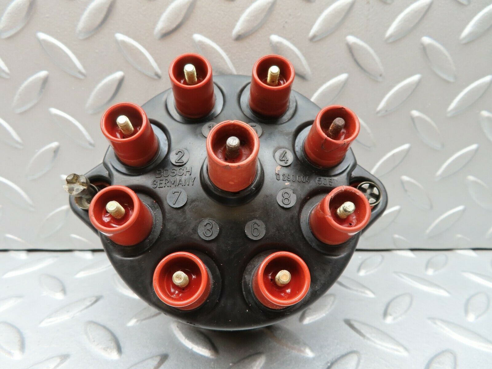 0080 Mercedes-Benz W116 350SE Distributor Cap