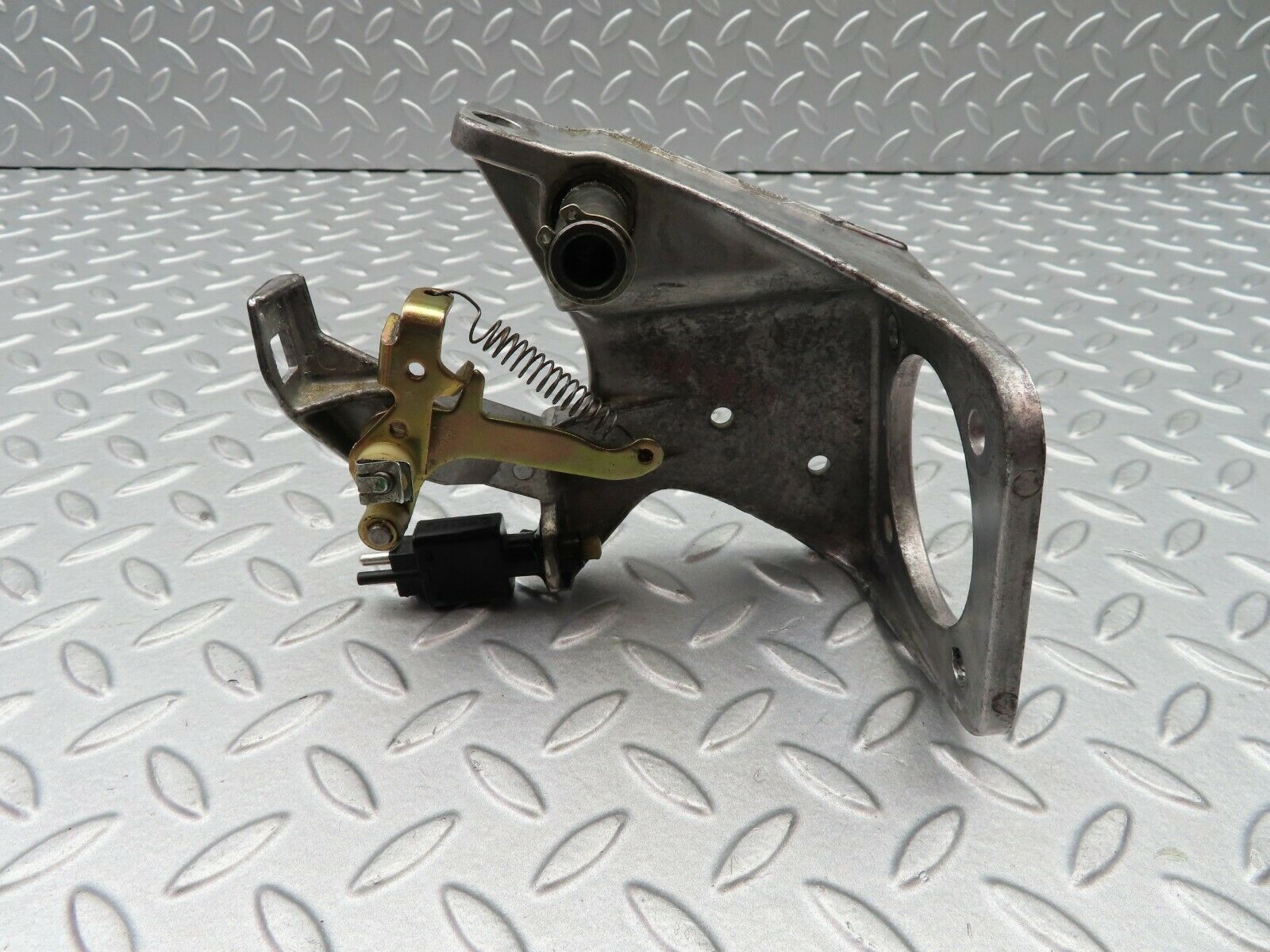 5490 Mercedes-Benz W124 230E Brake Pedal Bracket 1242900919