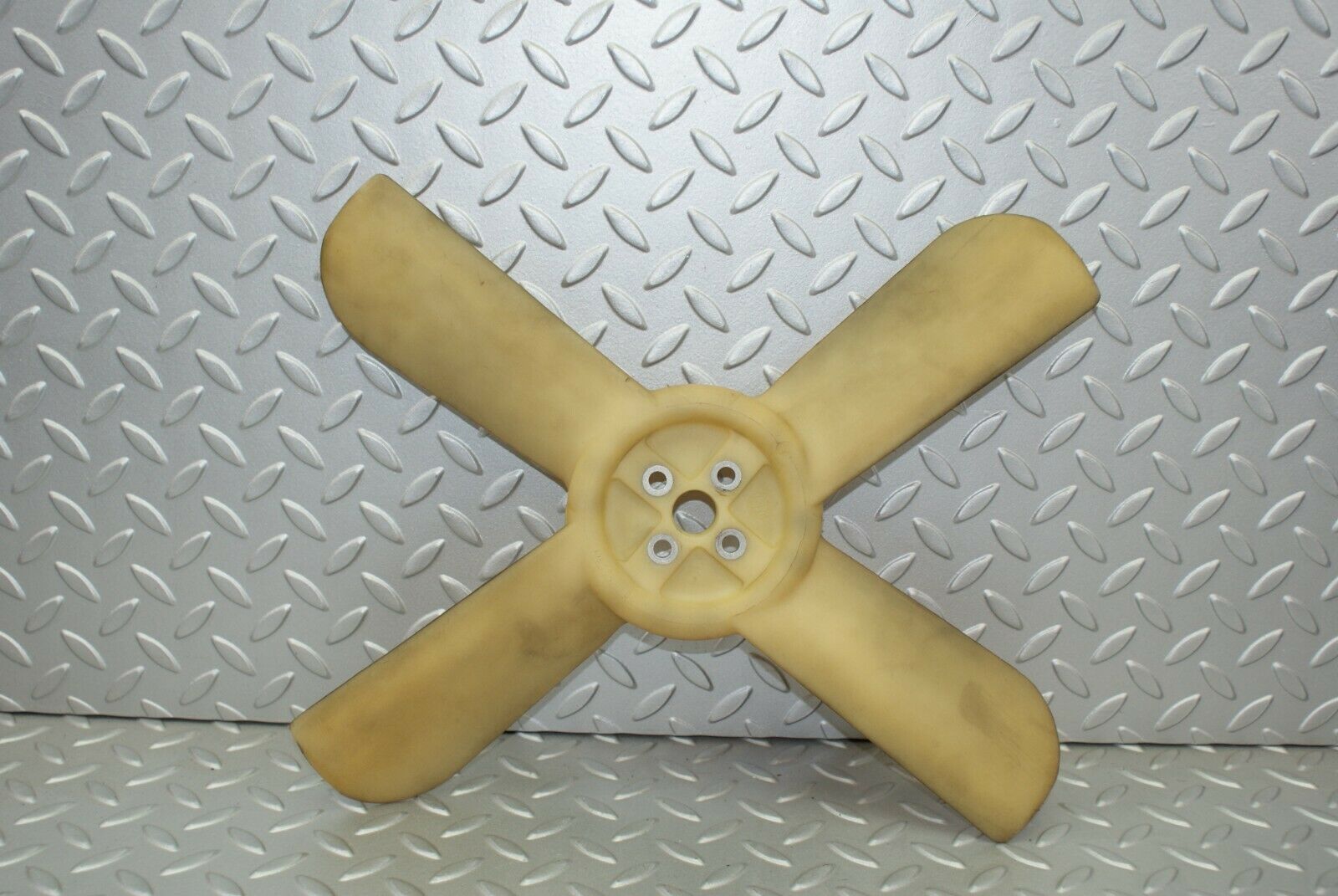 3118 Mercedes-Benz W115 220D Engine Cooling Fan 1082050906