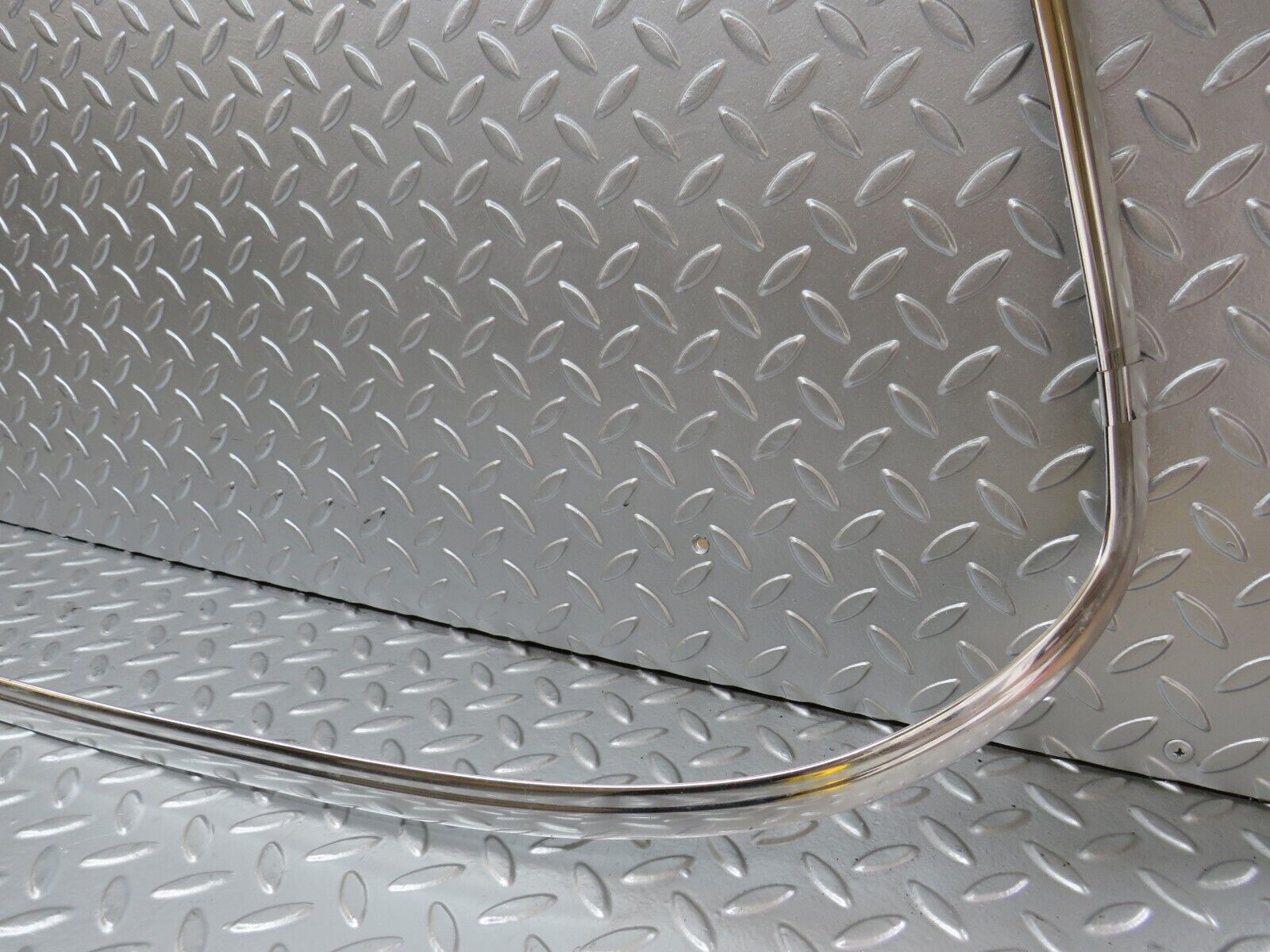 26299 Mercedes-Benz W116 450SE Rear Windscreen Chrome Frame