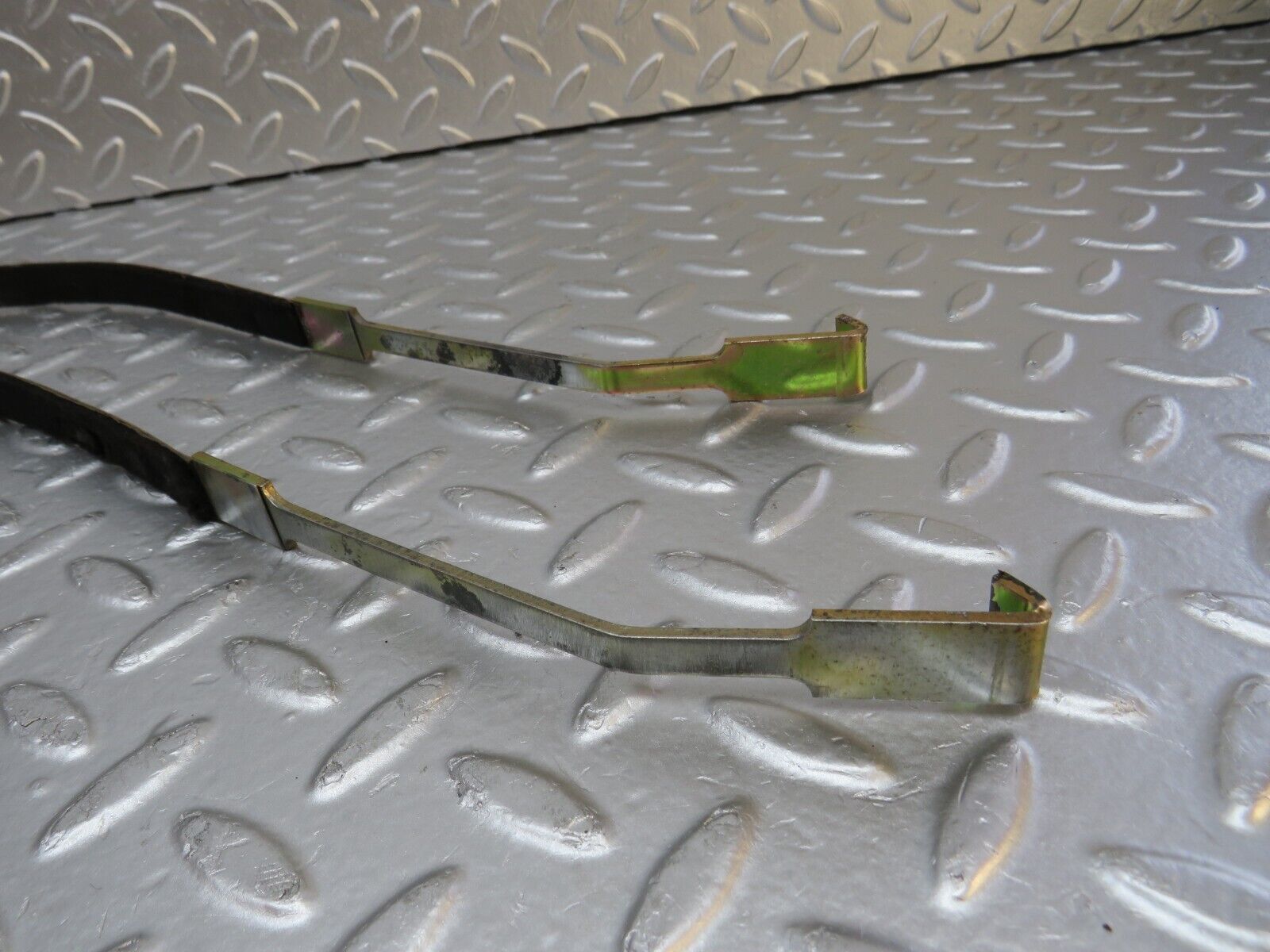 0449 Mercedes-Benz W123 230E Heater Box Holder Strap