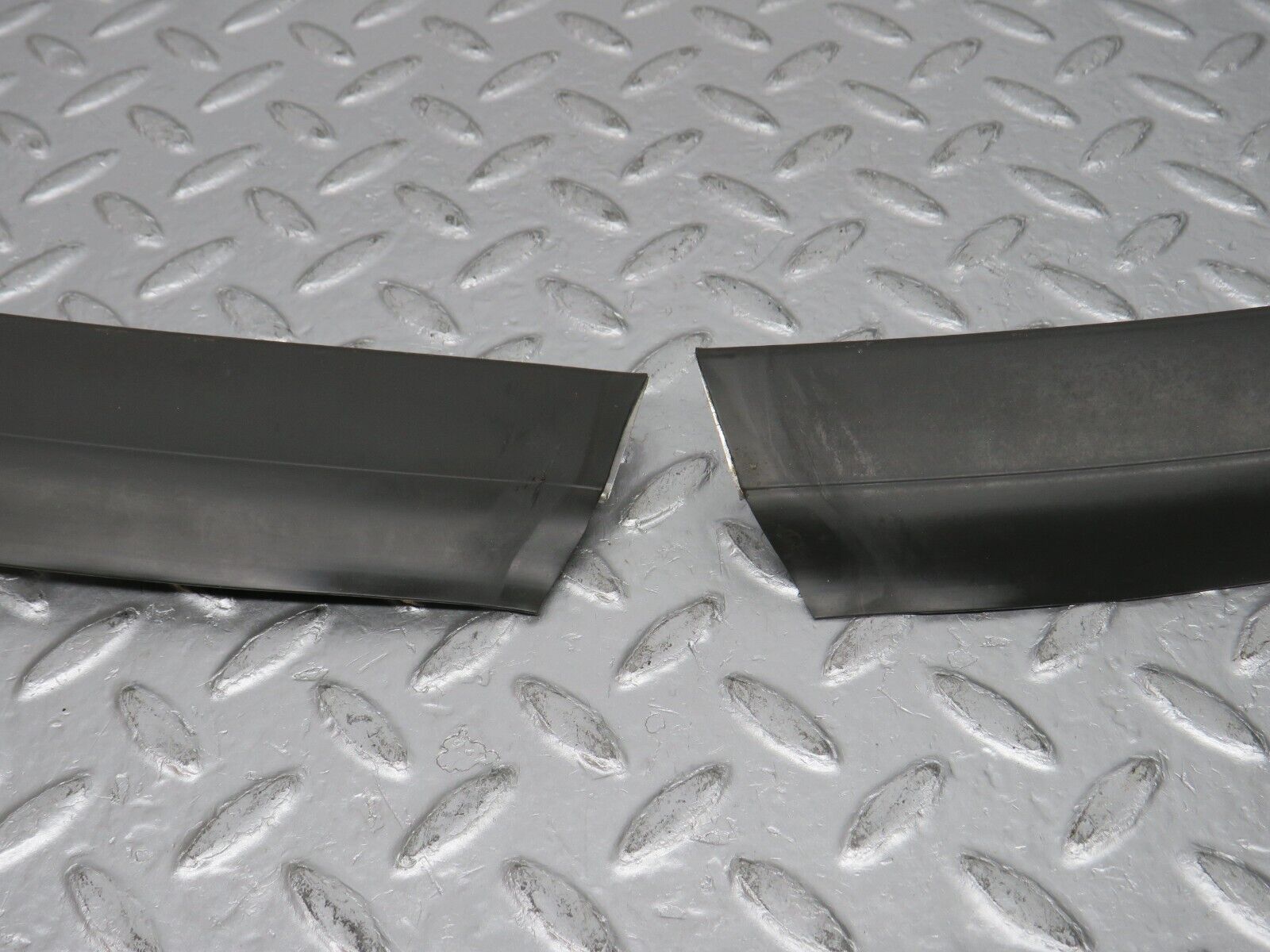 32587 Mercedes-Benz S124 300TE Wagon Windscreen Lower Moulding Trim Pair
