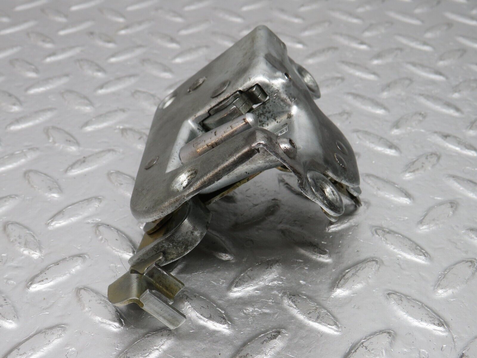 33192 Mercedes-Benz C107 Door Lock Mechanism Right Side