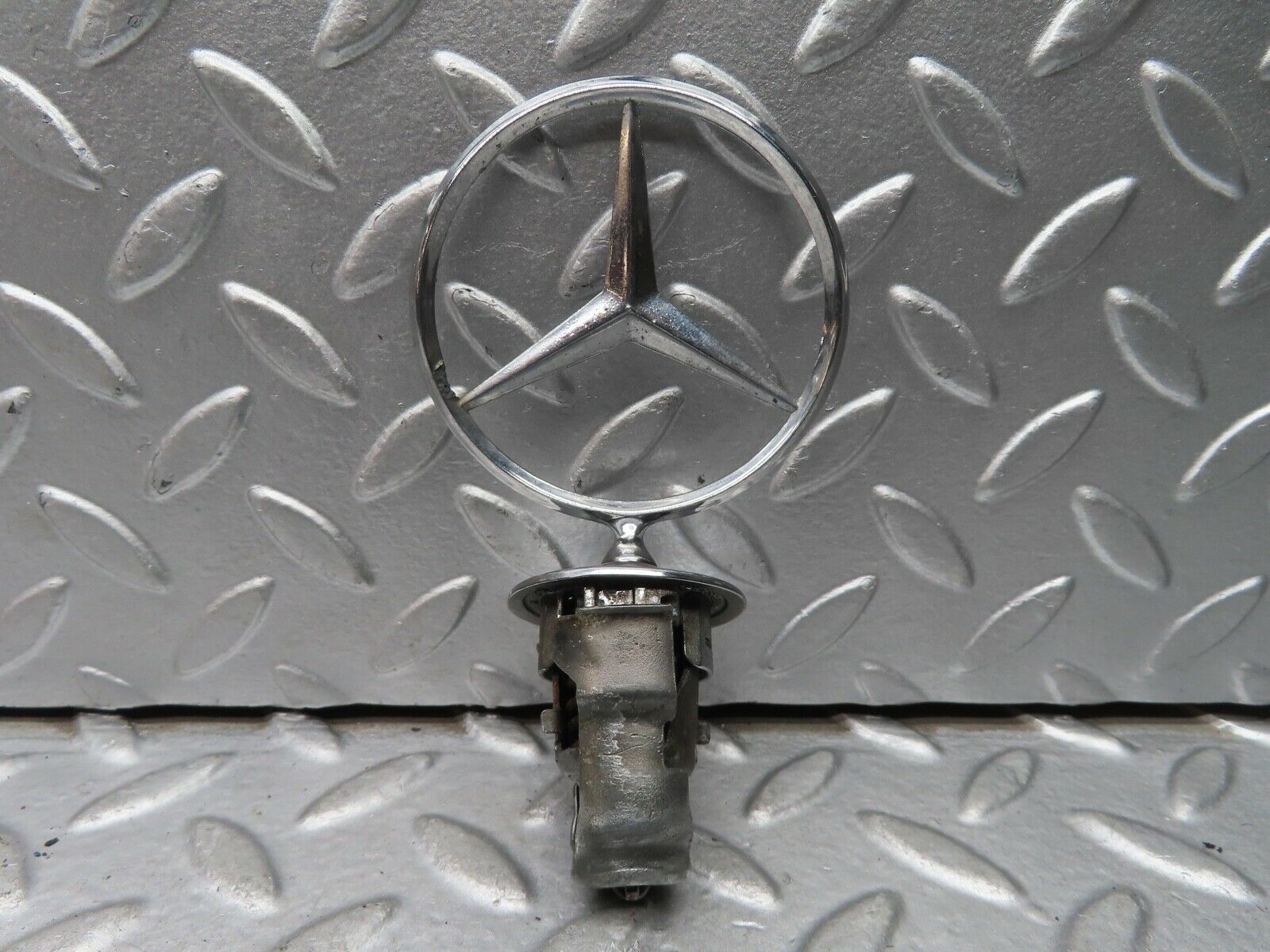 21544 Mercedes-Benz W126 300SE Front Badge Emblem 1238800086