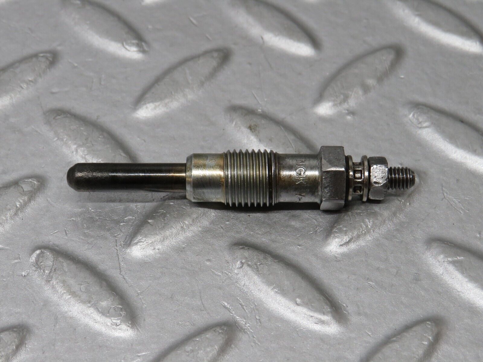 35889 Mercedes-Benz 240D OM616.912 Glow Plug NGK Y-902R