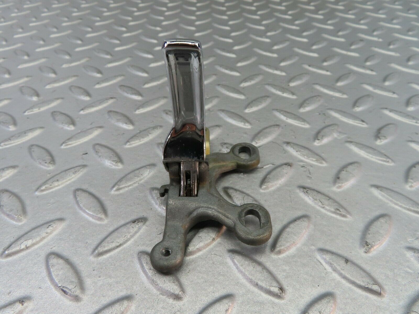 7588 Mercedes-Benz S123 230TE Wagon Right Interior Door Handle