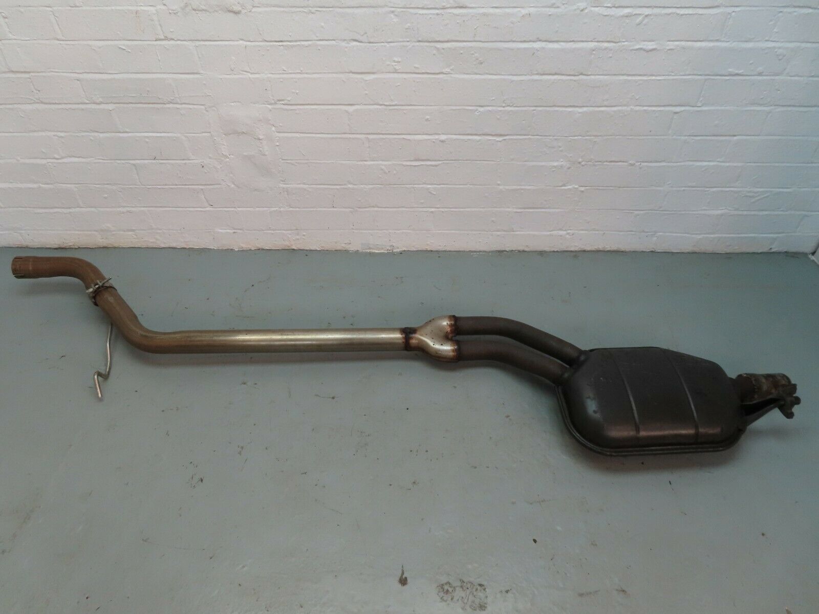 6692 Mercedes-Benz S124 E220 Wagon Middle Silencer