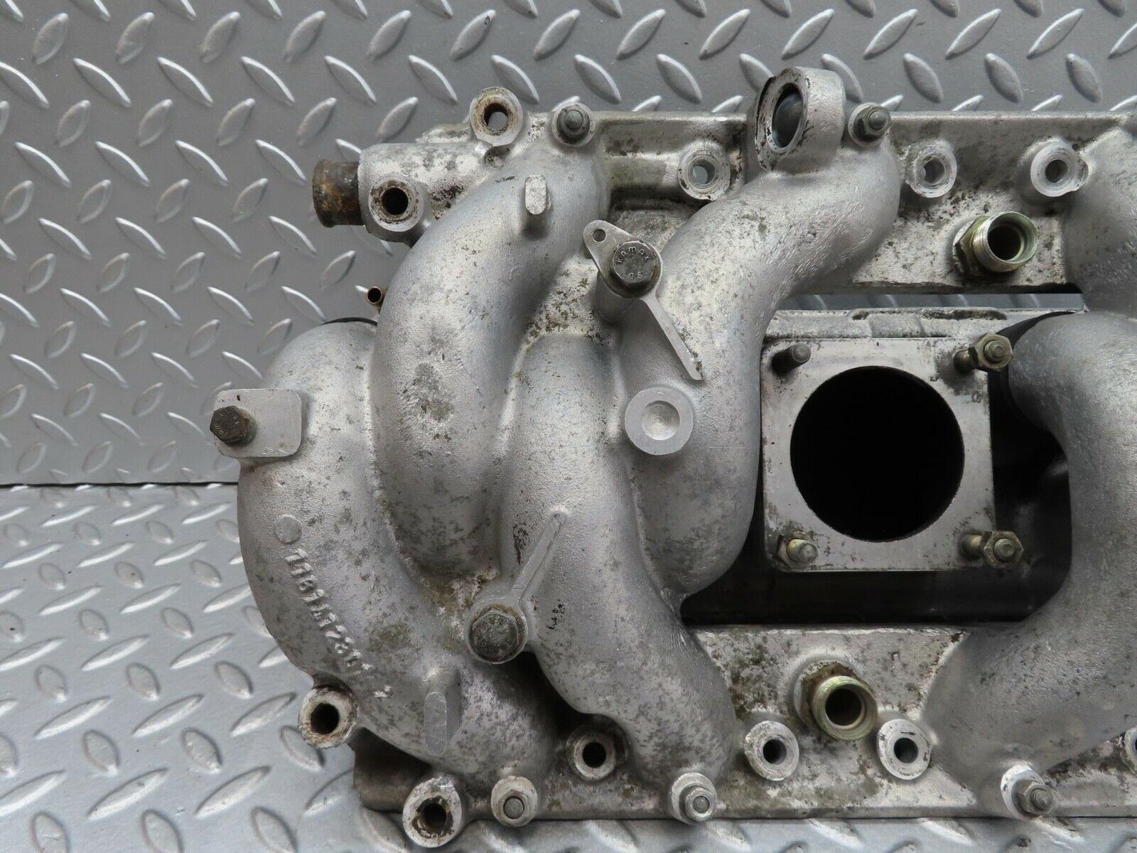 12673 Mercedes-Benz W108 280SE 3.5 Intake Manifold 1161412301