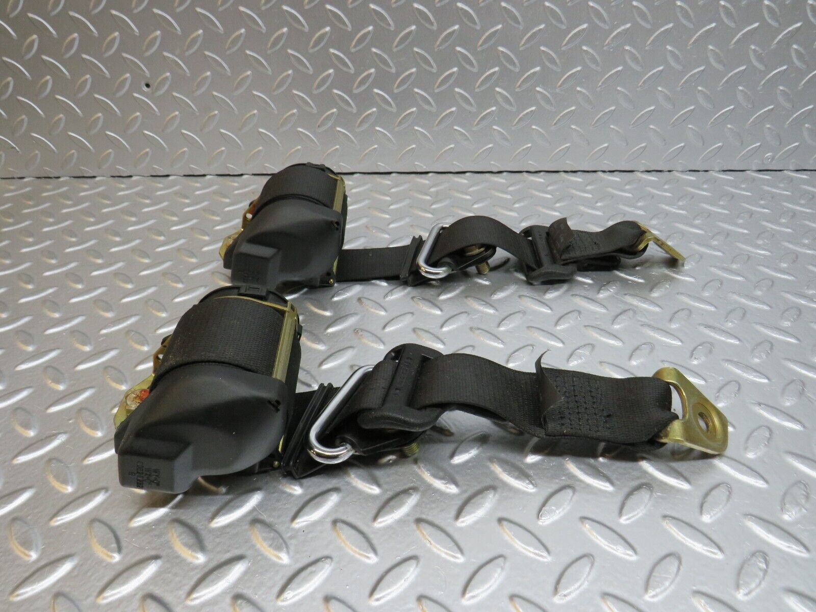 34011 Mercedes-Benz W124 260E Rear Seat Belt Set