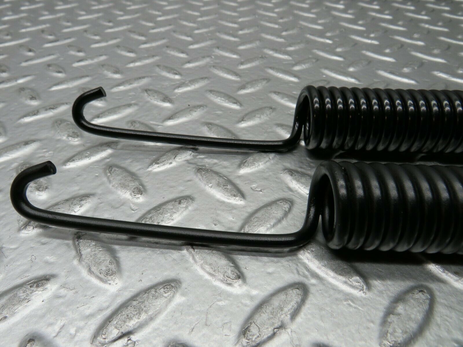 22905 Mercedes-Benz C107 450SLC Coupe Bonnet Hinge Spring Pair