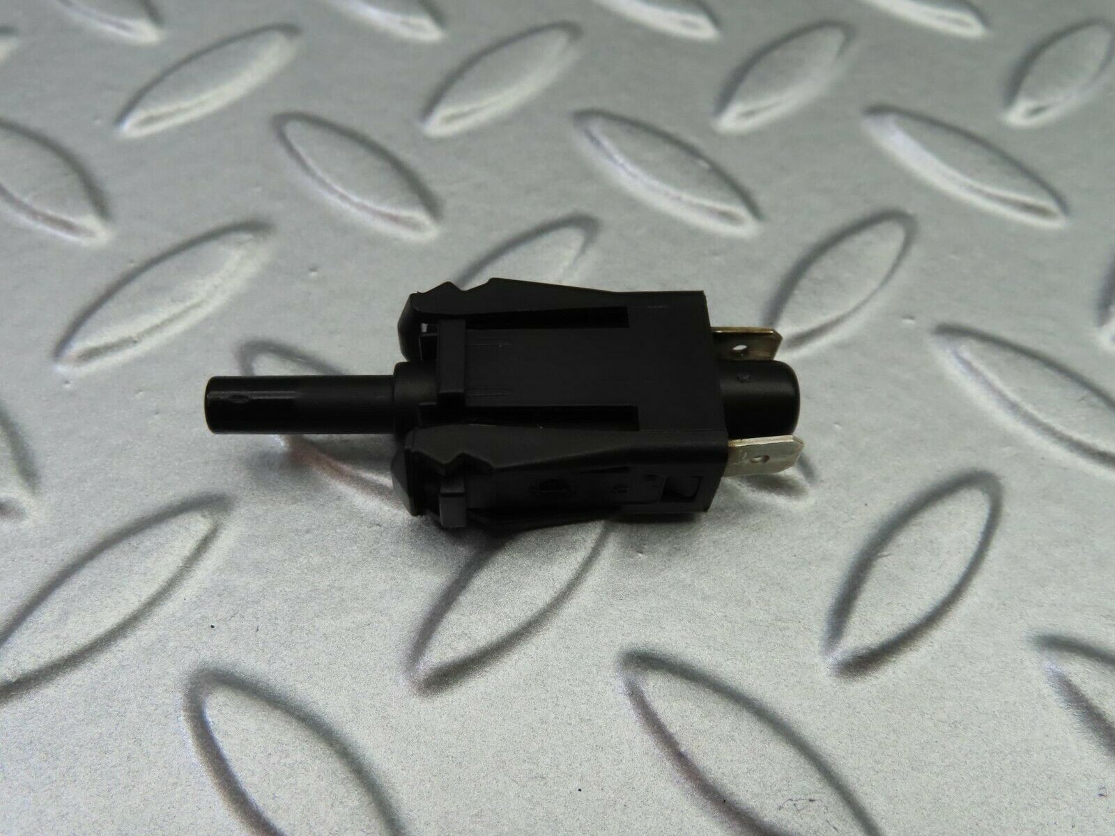 6508 Mercedes-Benz S124 E220 Wagon Door Contact Switch 0015458714