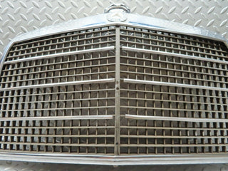 4580 Mercedes-Benz W114 280CE Coupe Bonnet Grill Chrome