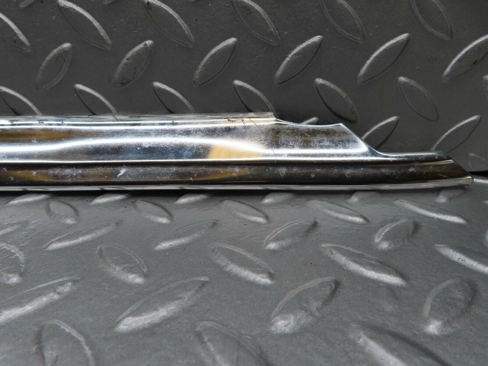 12714 Mercedes-Benz W111 220SE Front Right Door Chrome Moulding Trim