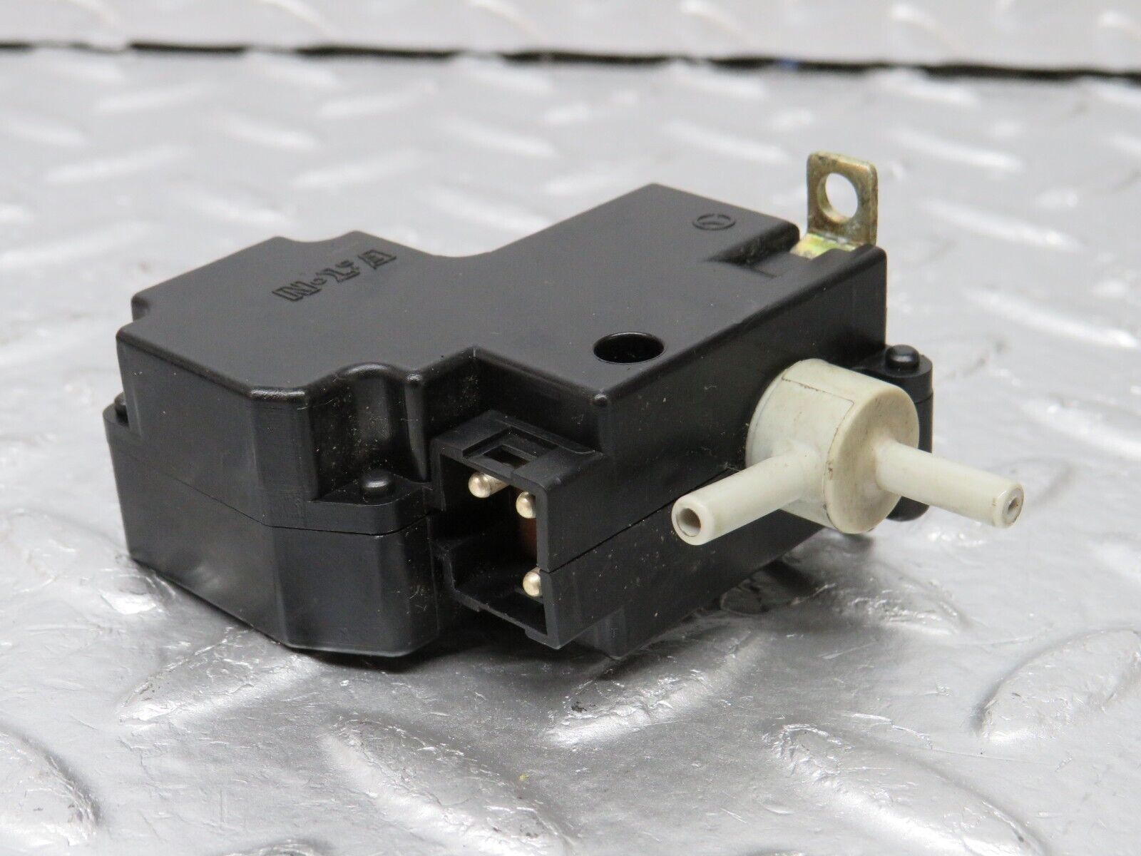 34076 Mercedes-Benz W124 260E Vacuum Valve