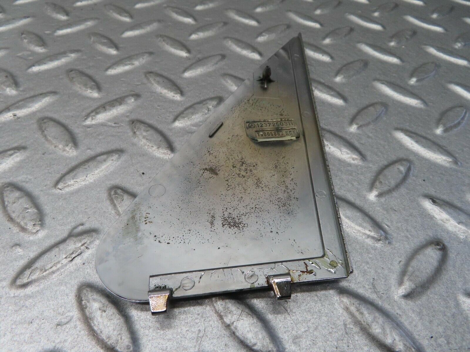 13620 Mercedes-Benz W123 200 Mirror Triangle Cover Left Side 1237250311