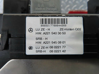 11121 Mercedes-Benz W221 S320 Rear Fuse Box 2215403050