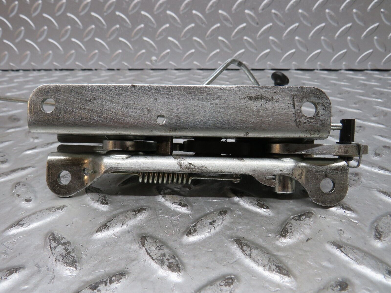 27836 Mercedes-Benz S124 300TE Wagon Rear Left Seat Bench Locking Mechanism