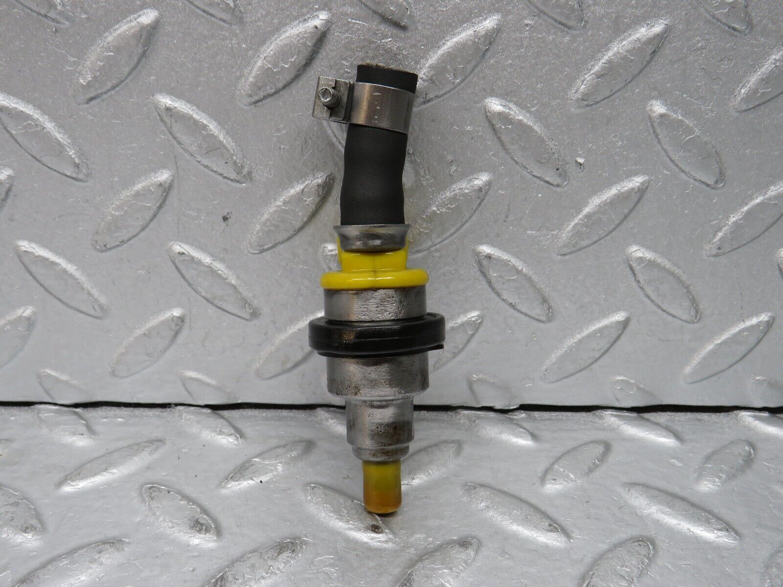 37574 Mercedes-Benz W109 300SEL Fuel Injector Bosch 0280150034