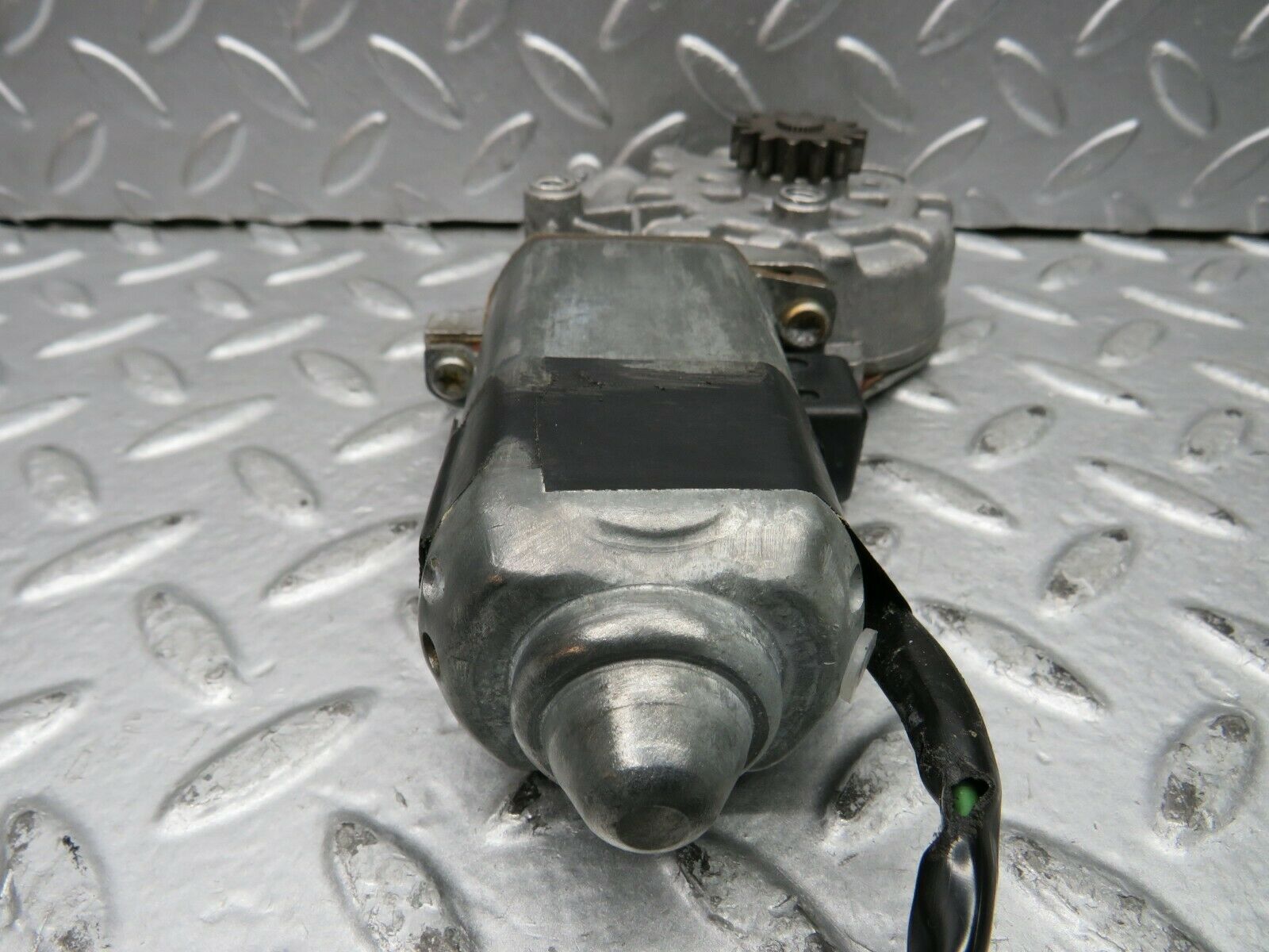 21993 Mercedes-Benz S123 280TE Window Regulator Motor Front Left 0130821018