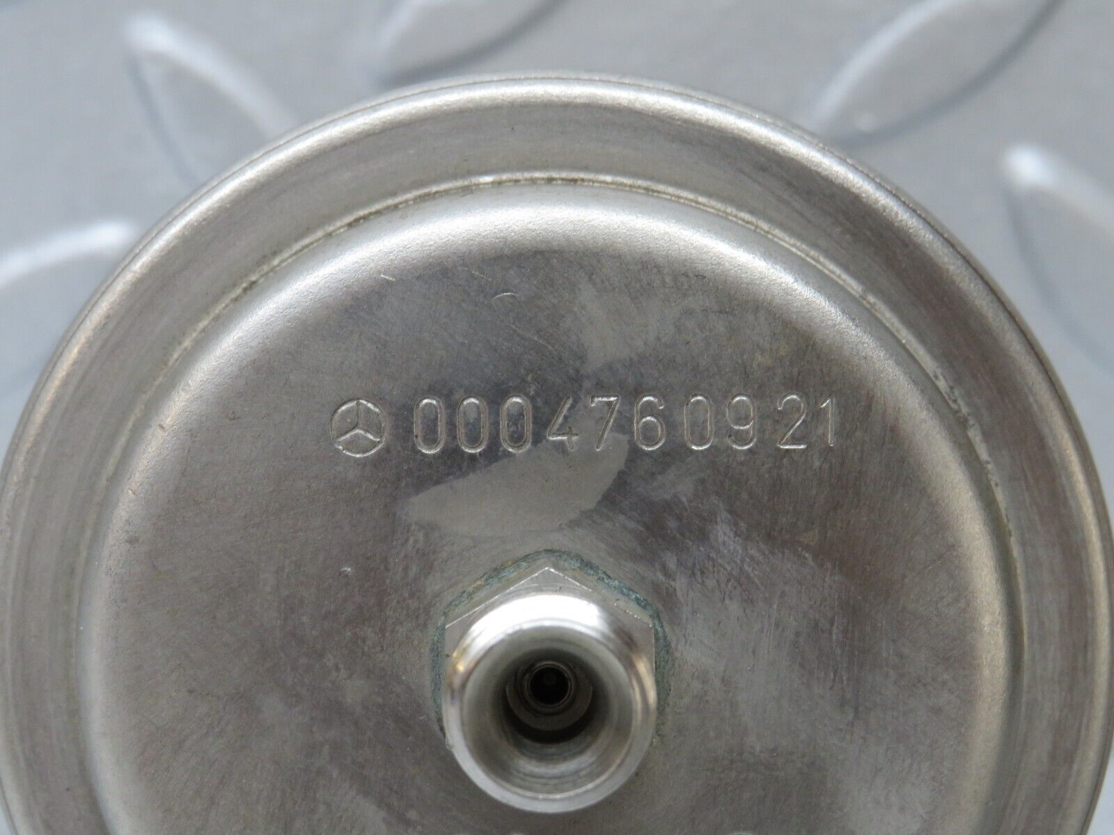 36357 Mercedes-Benz W126 420SE Fuel Pressure Regulator Bosch 0004760921 0438170055