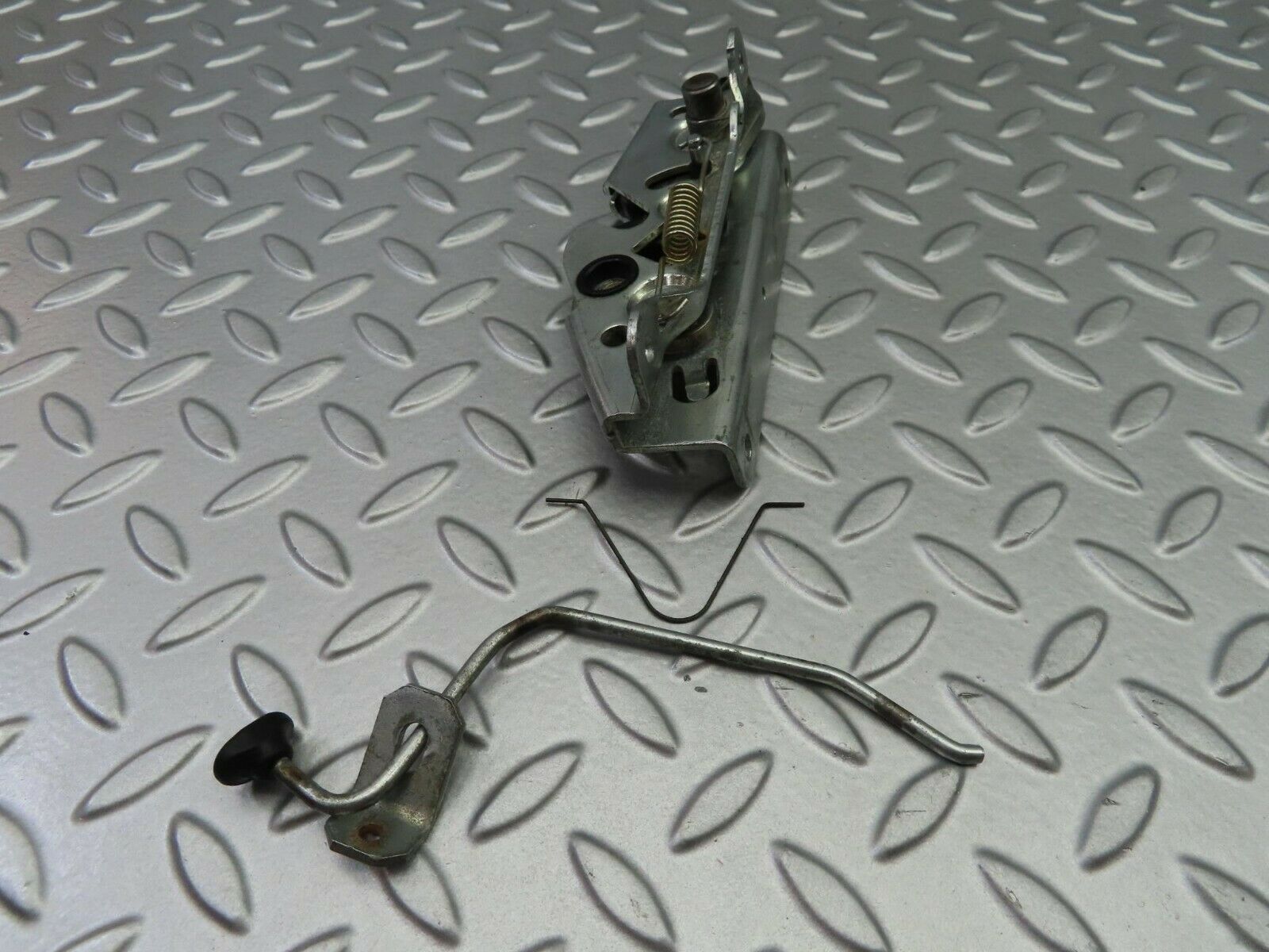 6735 Mercedes-Benz S124 E220 Wagon Rear Seat Bench Locking Mechanism Right