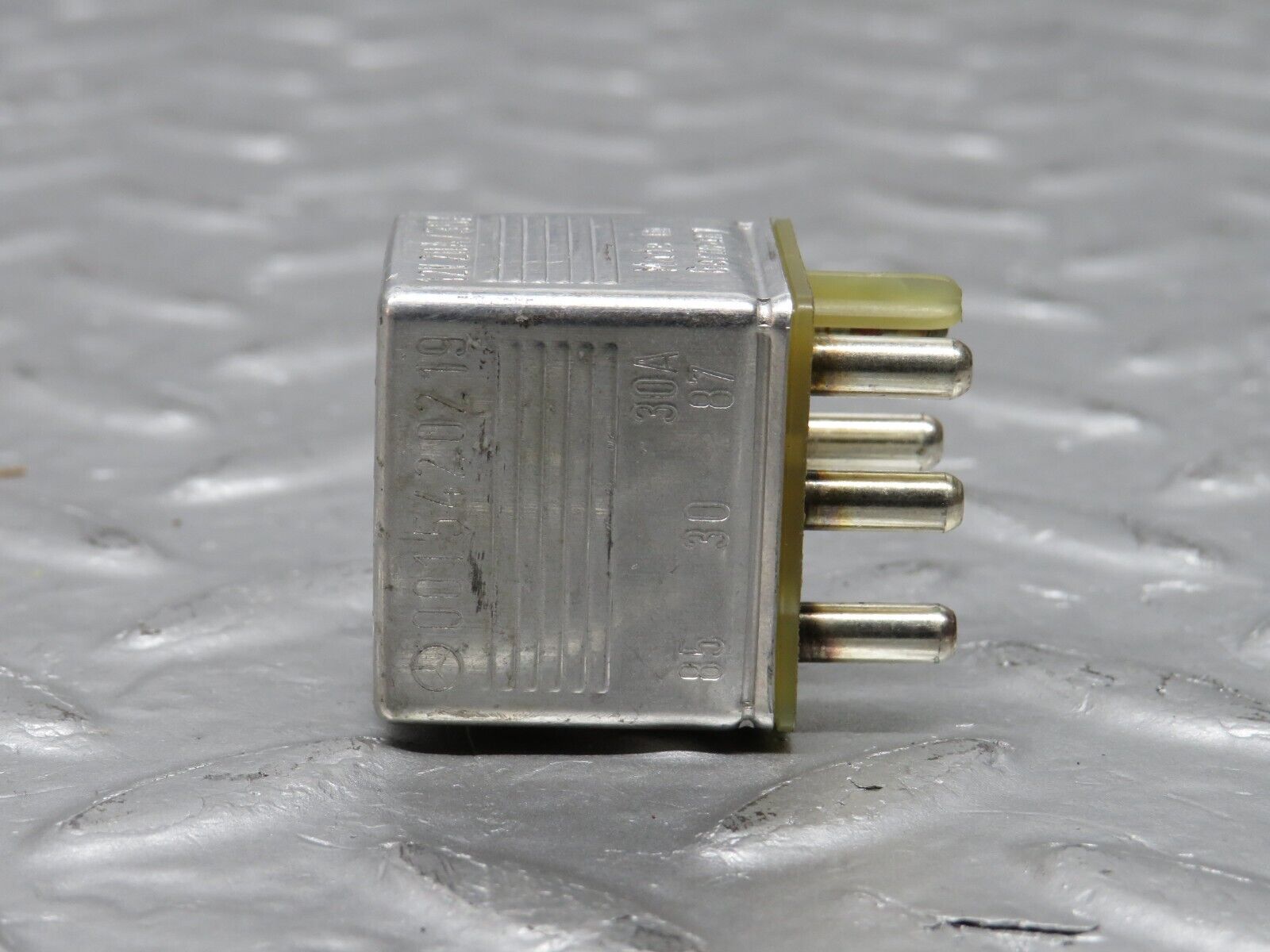 38668 Mercedes-Benz W201 190E 2.6L Multi Purpose Relay 0015420219