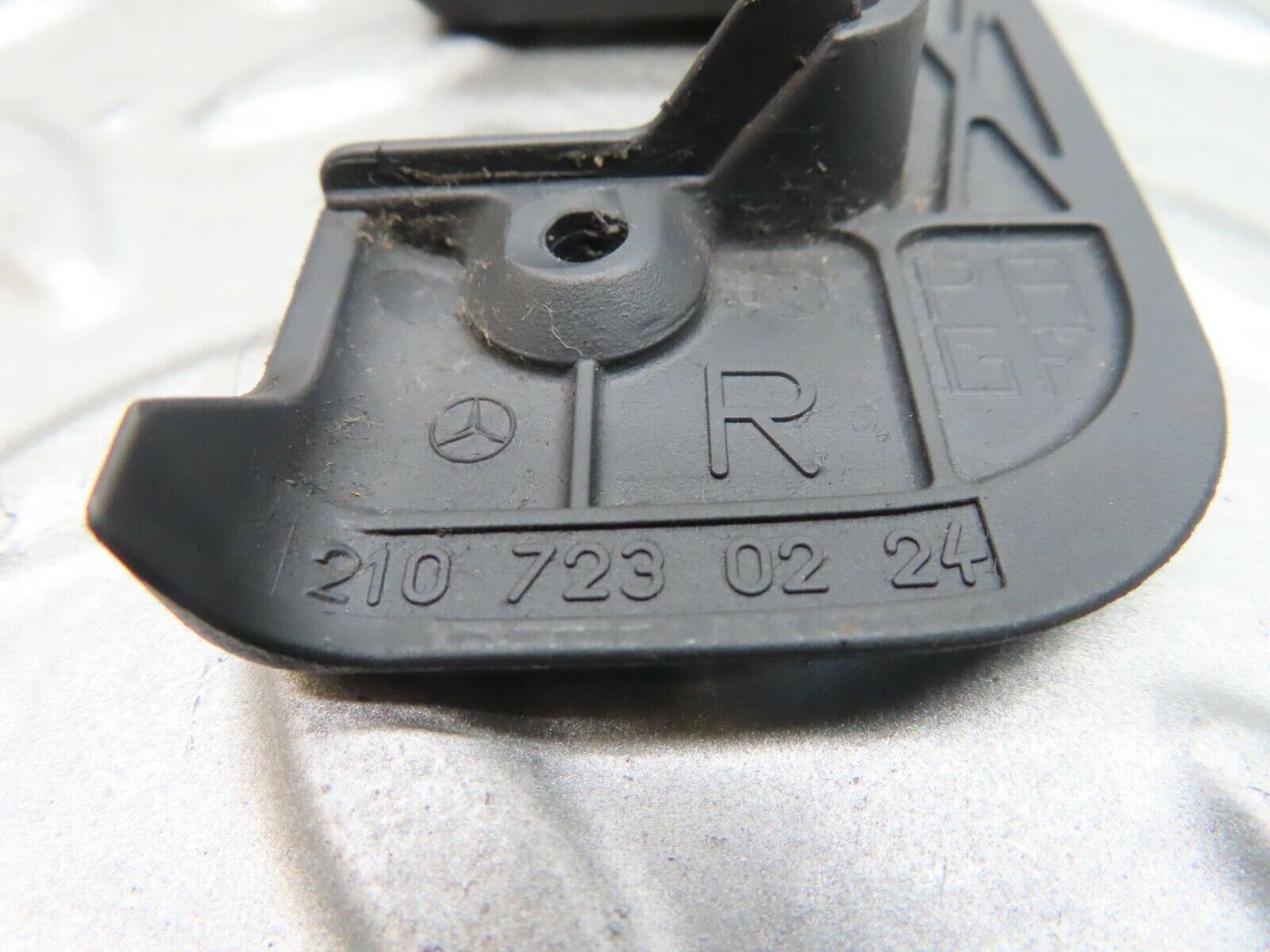 14926 Mercedes-Benz W140 S320 Interior Door Latch Trim Left And Right 2107230224