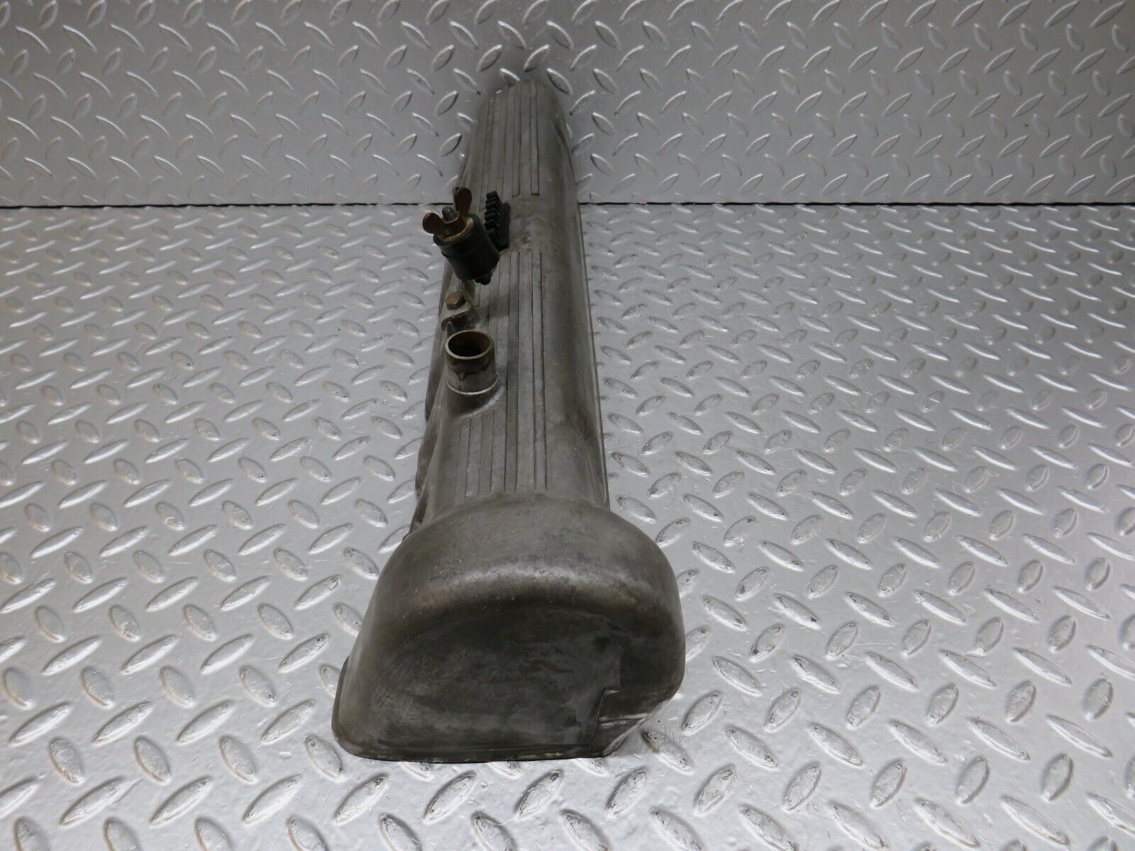 34537 Mercedes-Benz C126 380SEC Cylinder Head Valve Cover Left 1170160005