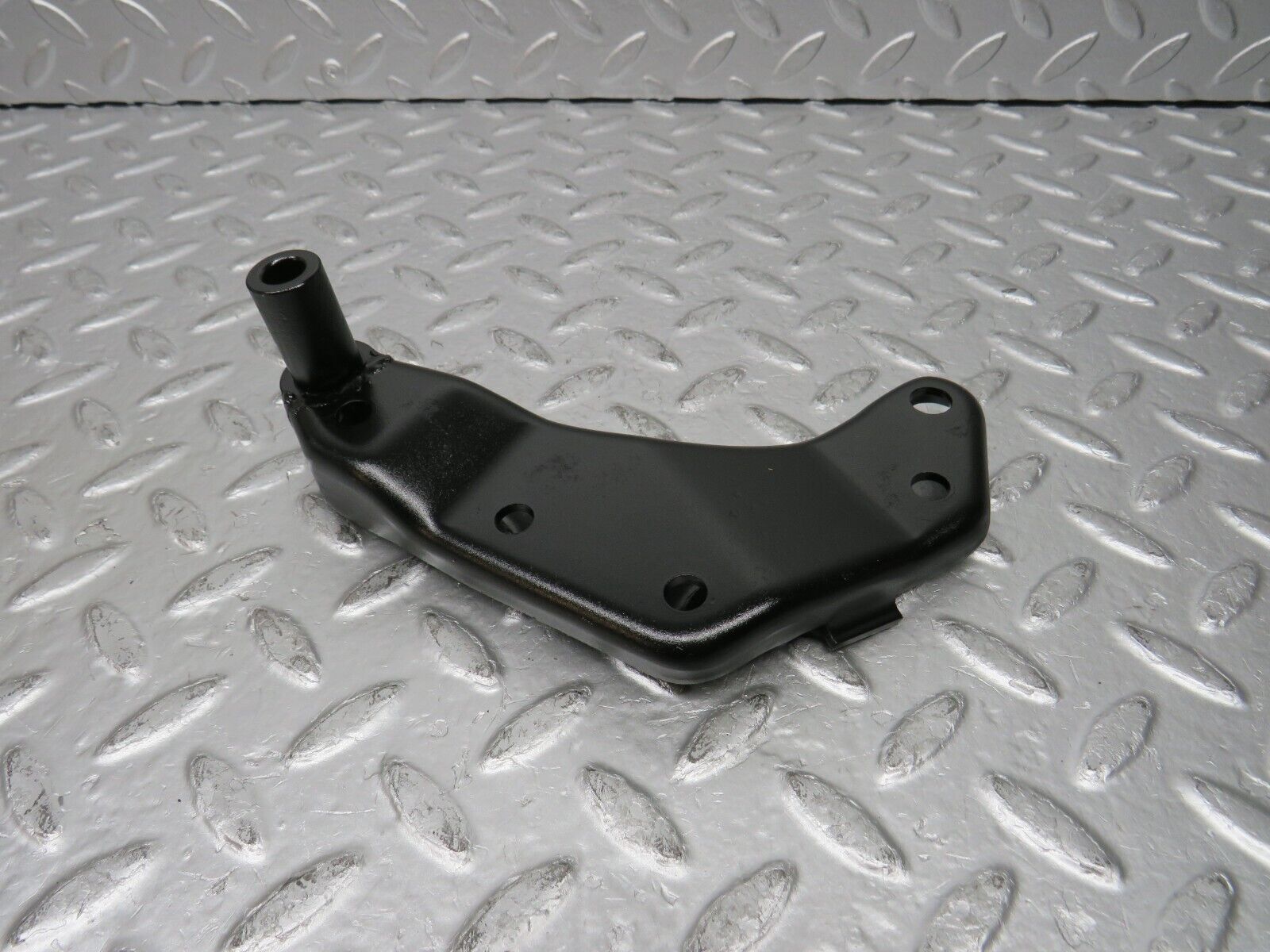 30868 Mercedes-Benz W201 190E 2.0L Power Steering Pump Bracket