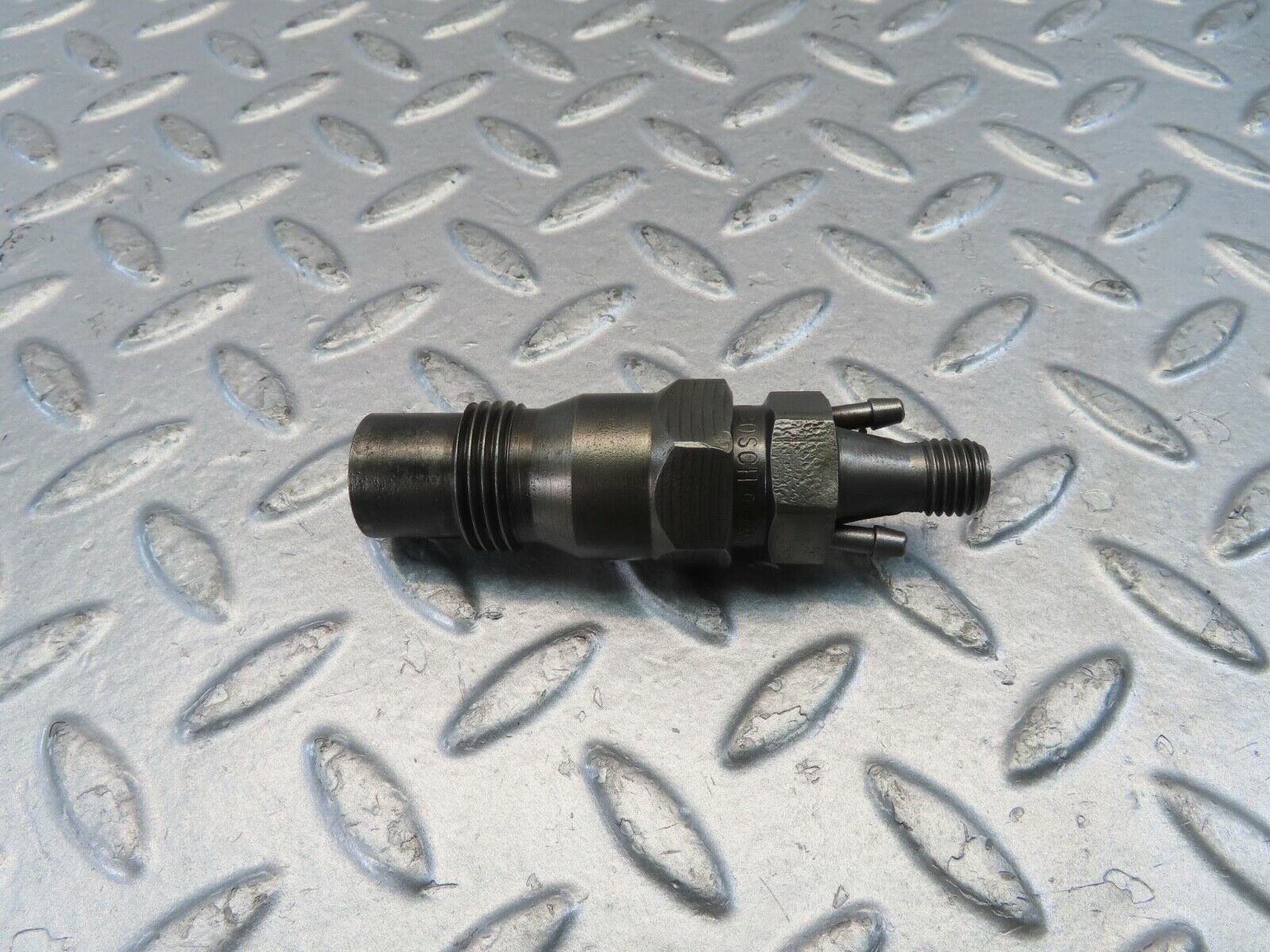 10983 Mercedes-Benz W115 220D Fuel Injector Bosch KCA30sd27/4