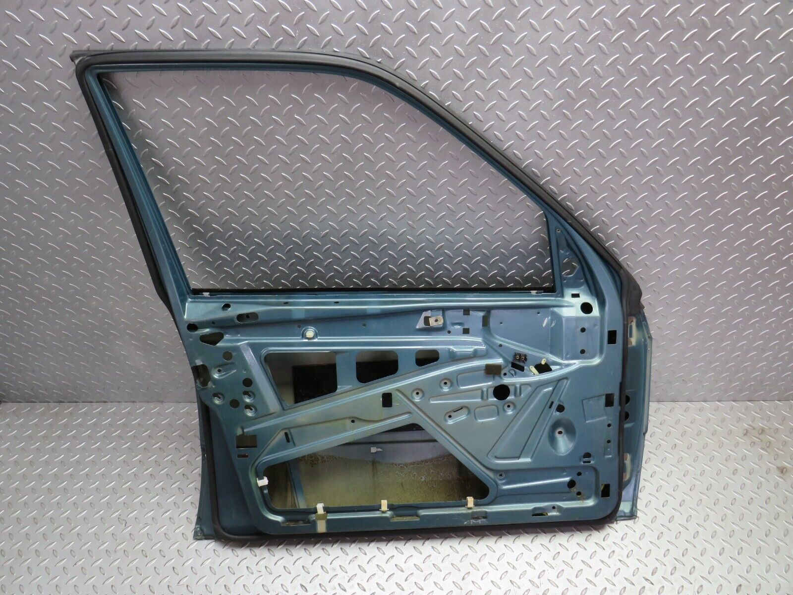 30827 Mercedes-Benz W201 190E 2.0L Front Left Door